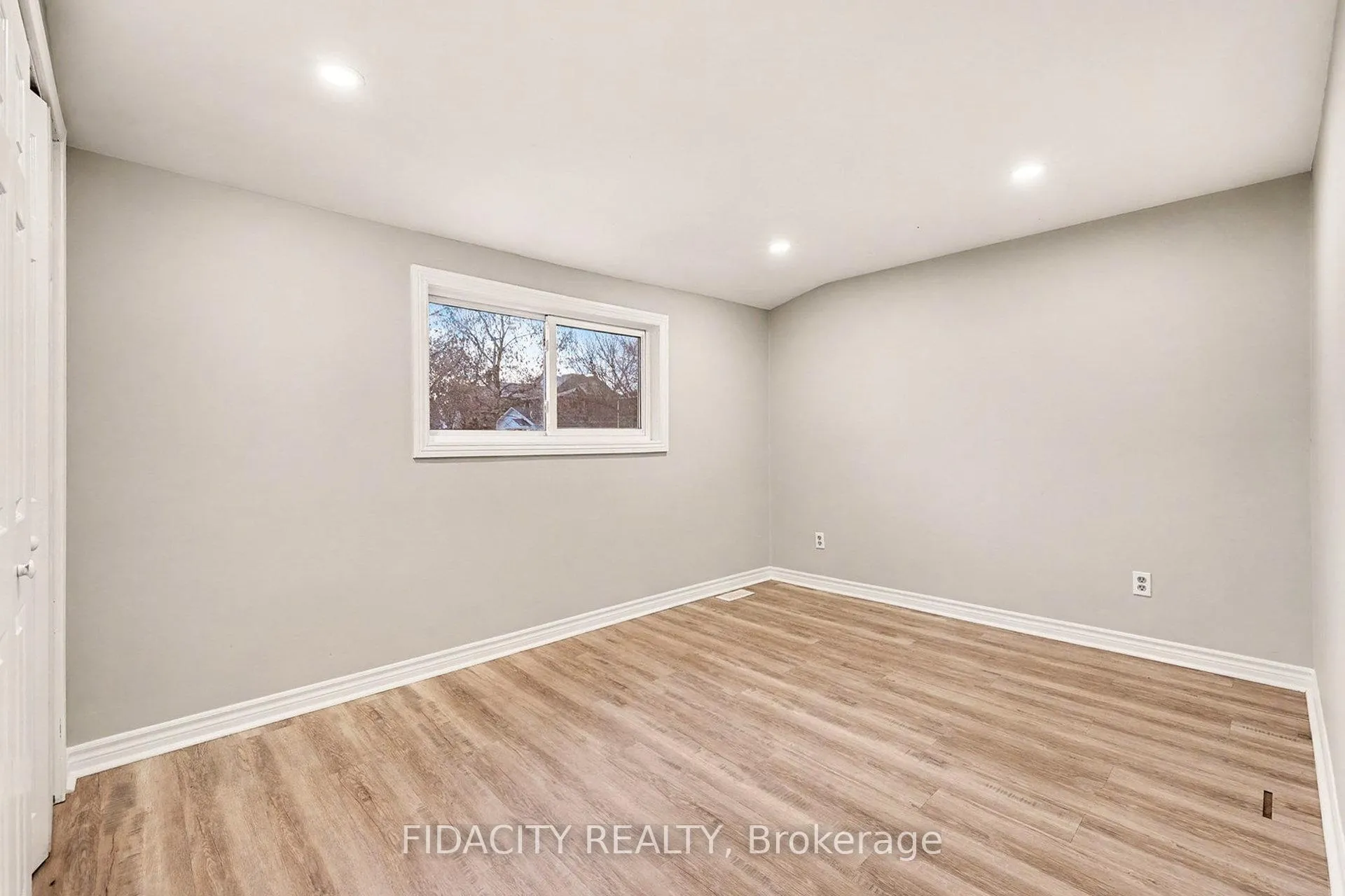 Photo 19 of 38 Winnifred Street N, Smiths Falls — HOMEH
