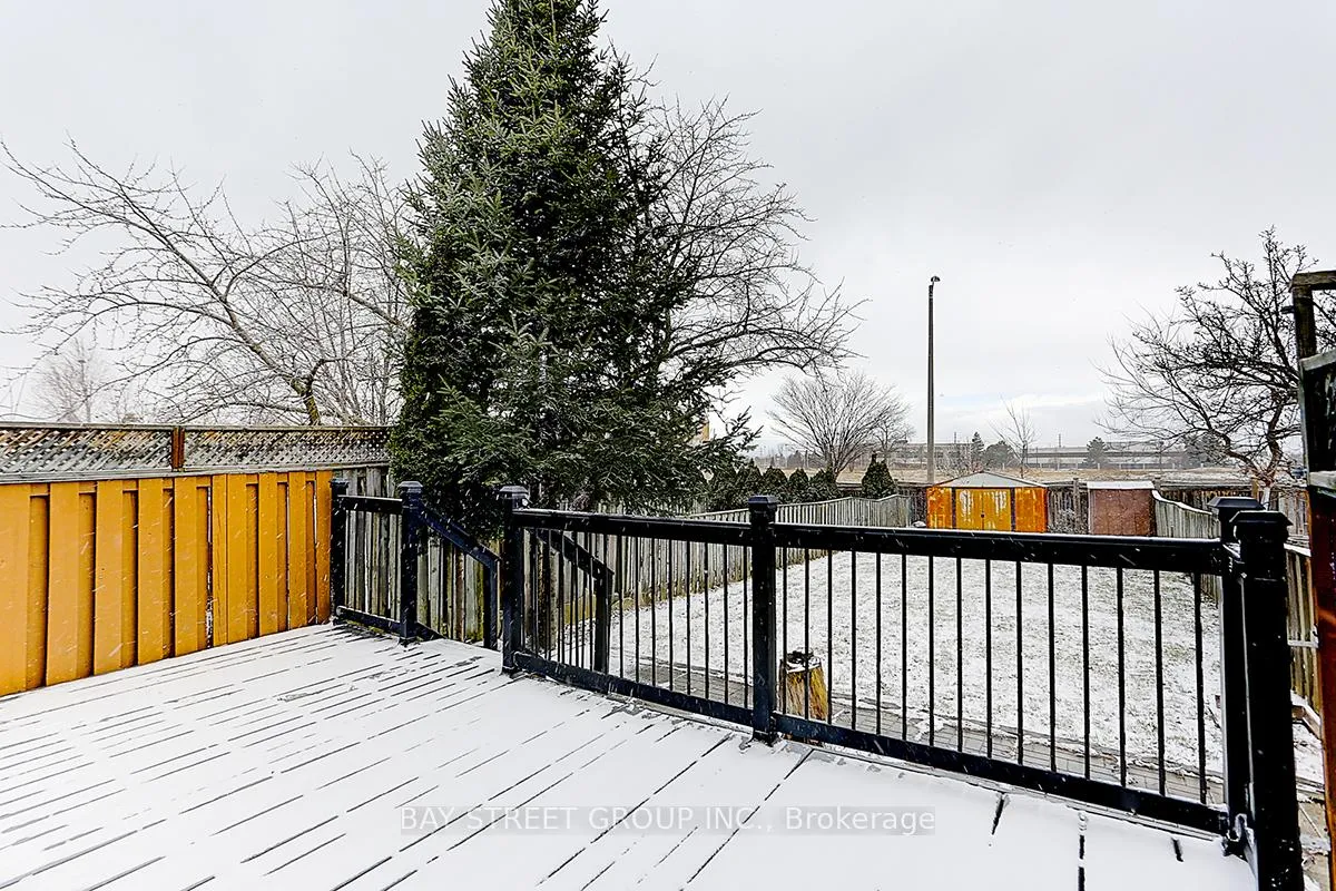 Photo 3 of 182 Risebrough Circuit, Markham, Milliken Mills East — HOMEH