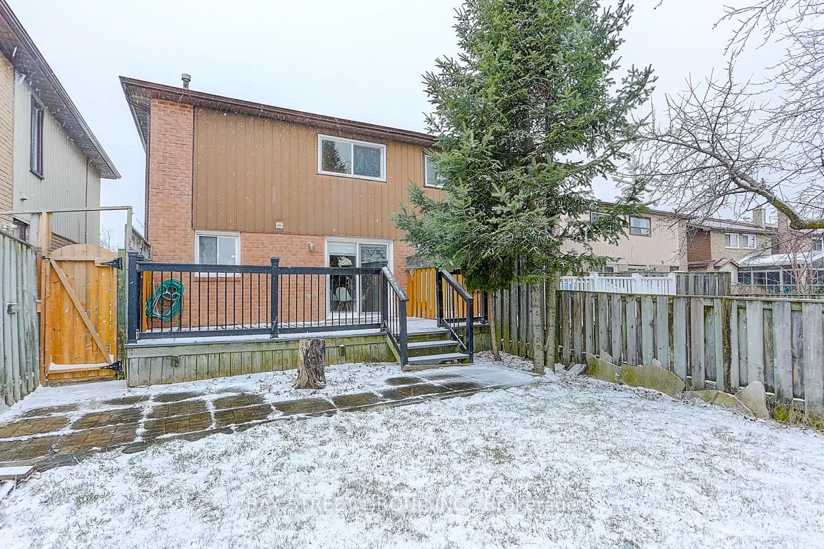 Photo 4 of 182 Risebrough Circuit, Markham, Milliken Mills East — HOMEH