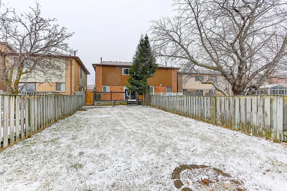 Photo 5 of 182 Risebrough Circuit, Markham, Milliken Mills East — HOMEH