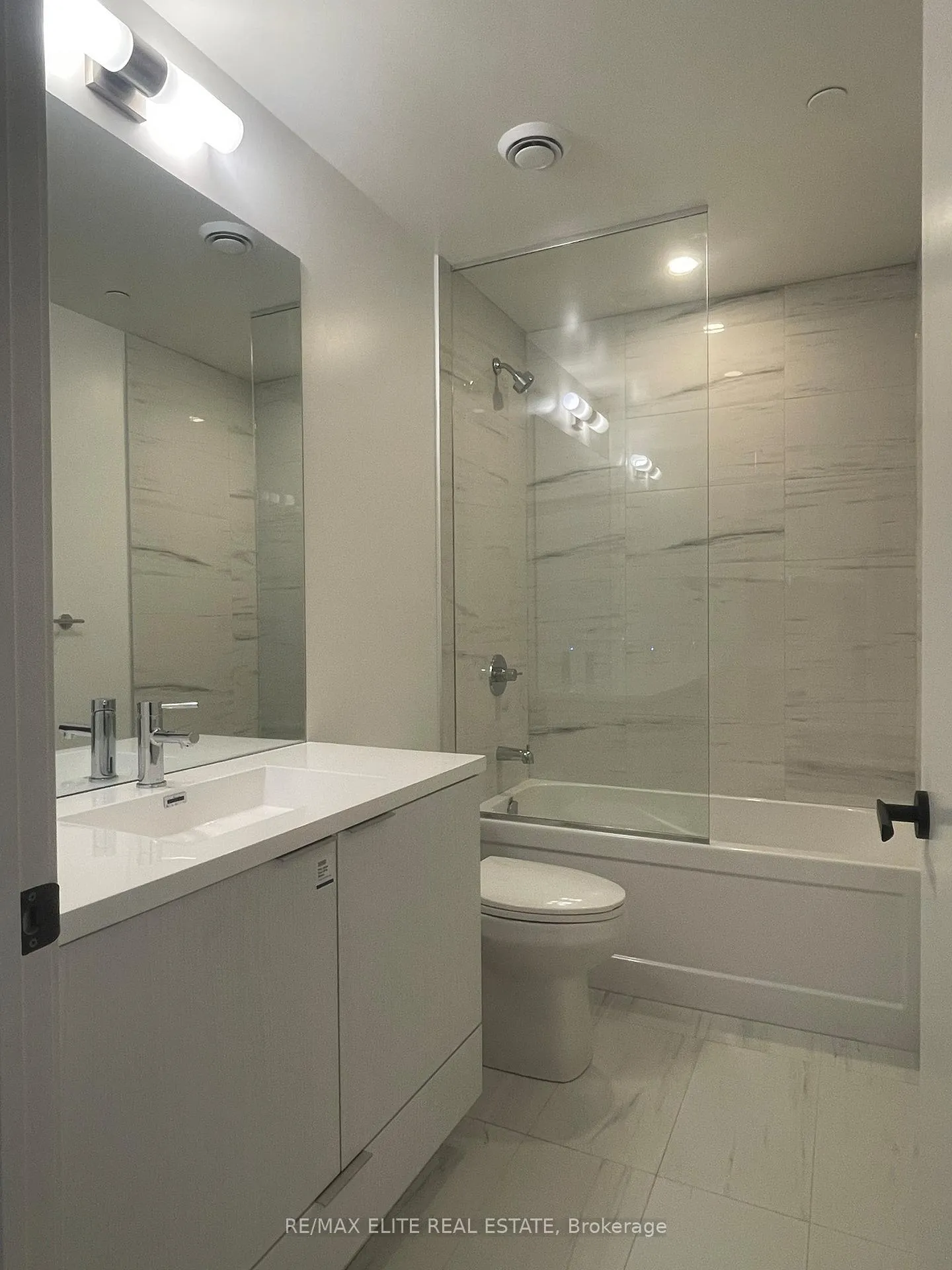 Photo 2 of Unit 5810, 8 Interchange Way, Vaughan, Vaughan Corporate Centre — HOMEH