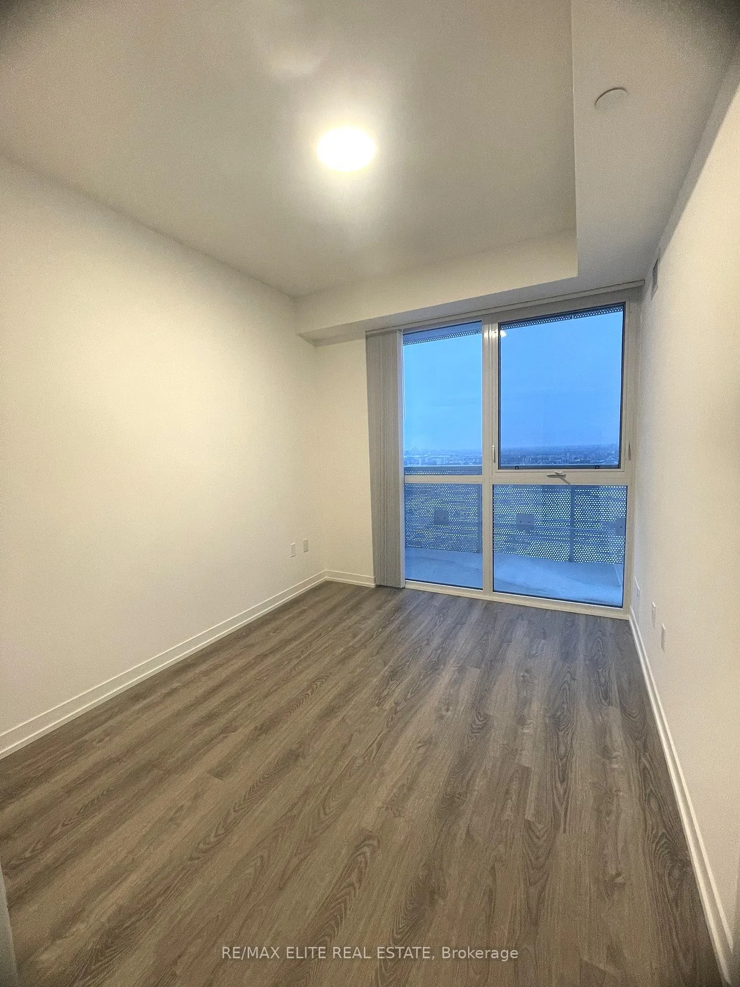 Photo 7 of Unit 5810, 8 Interchange Way, Vaughan, Vaughan Corporate Centre — HOMEH