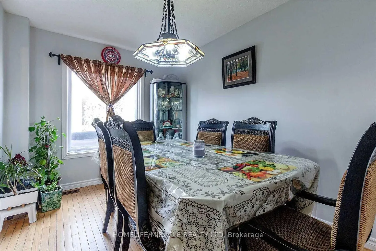 Photo 4 of 98 Laird Drive, Markham, Middlefield — HOMEH