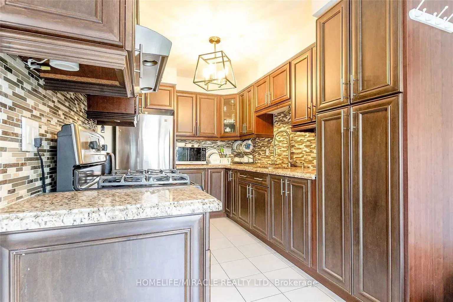Photo 5 of 98 Laird Drive, Markham, Middlefield — HOMEH