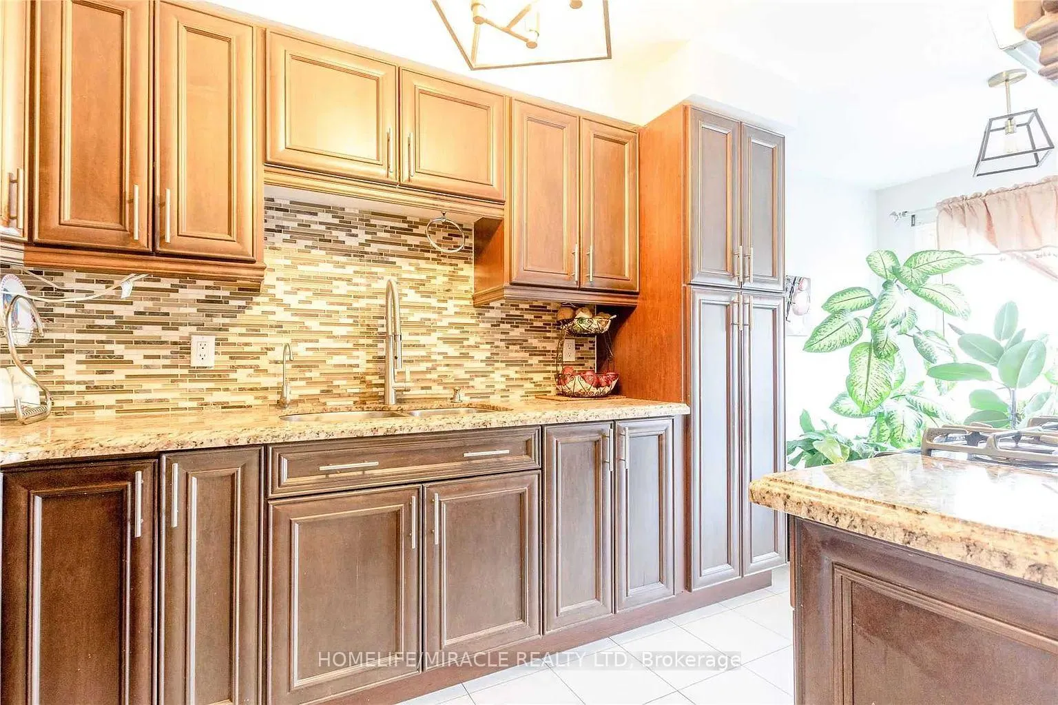 Photo 6 of 98 Laird Drive, Markham, Middlefield — HOMEH