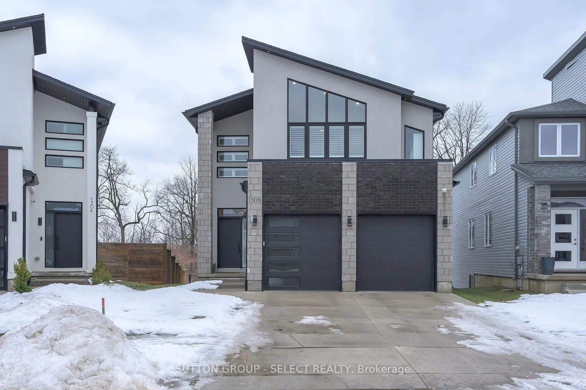 Front of 1308 Sandbar Street