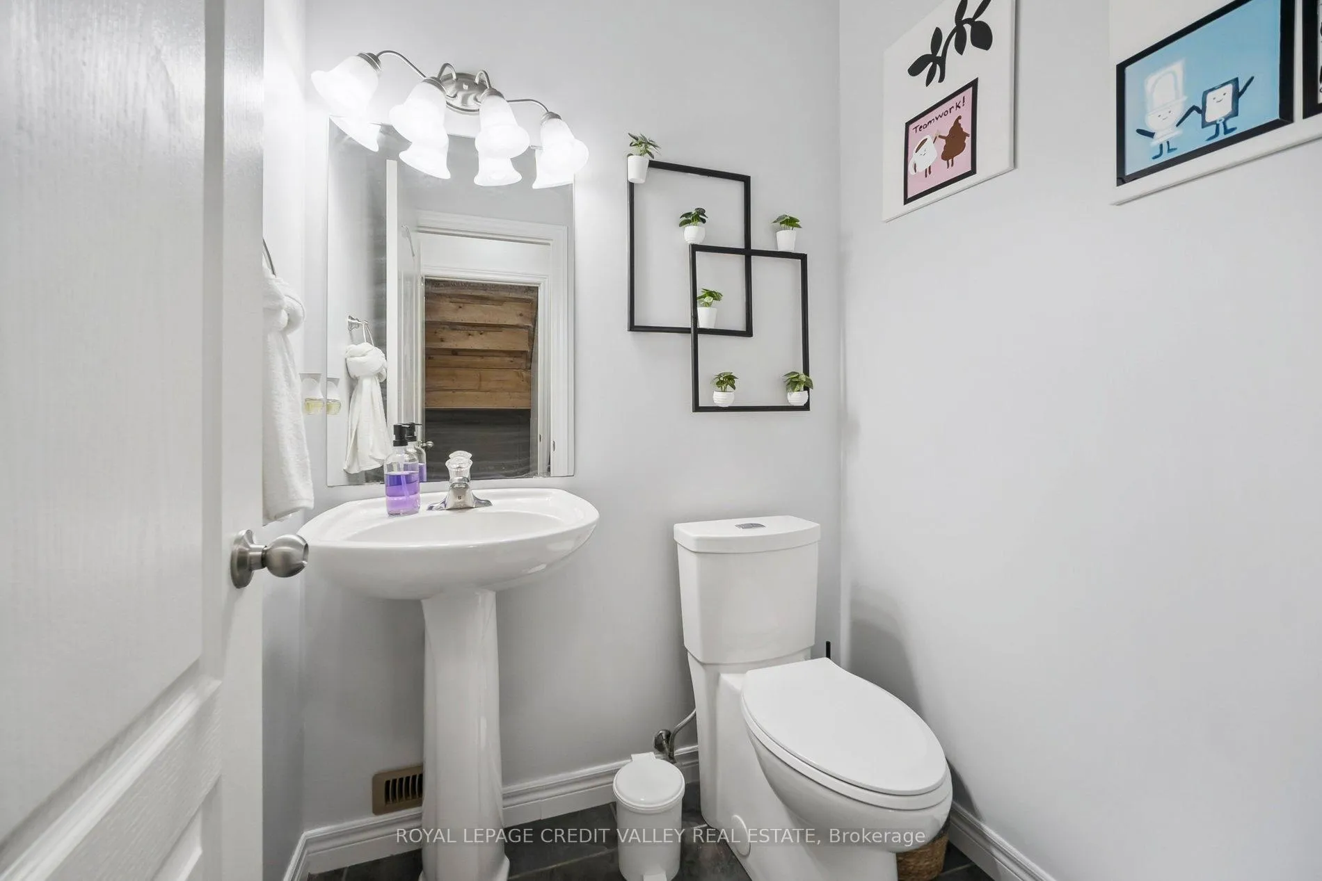 Photo 19 of 9 Peach Tree Boulevard, St. Thomas — HOMEH