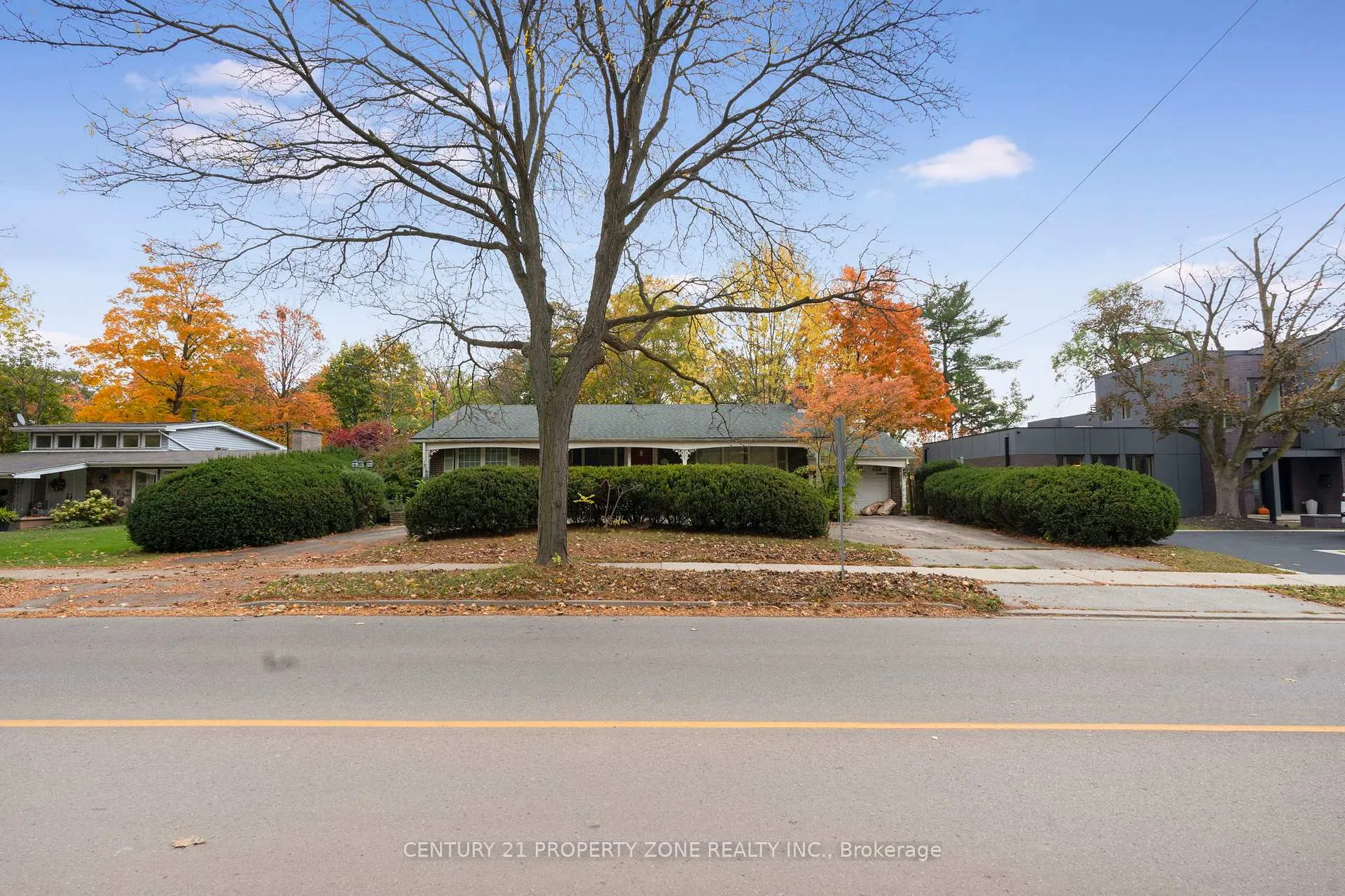 Photo 3 of 5014 Spruce Avenue, Burlington, Appleby — HOMEH