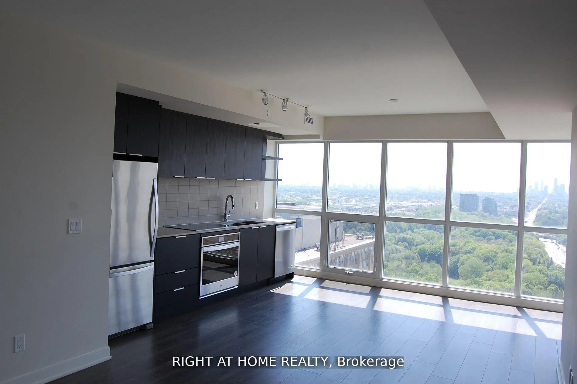 Photo 4 of Unit 2702N, 6 Sonic Way, Toronto, Flemingdon Park — HOMEH