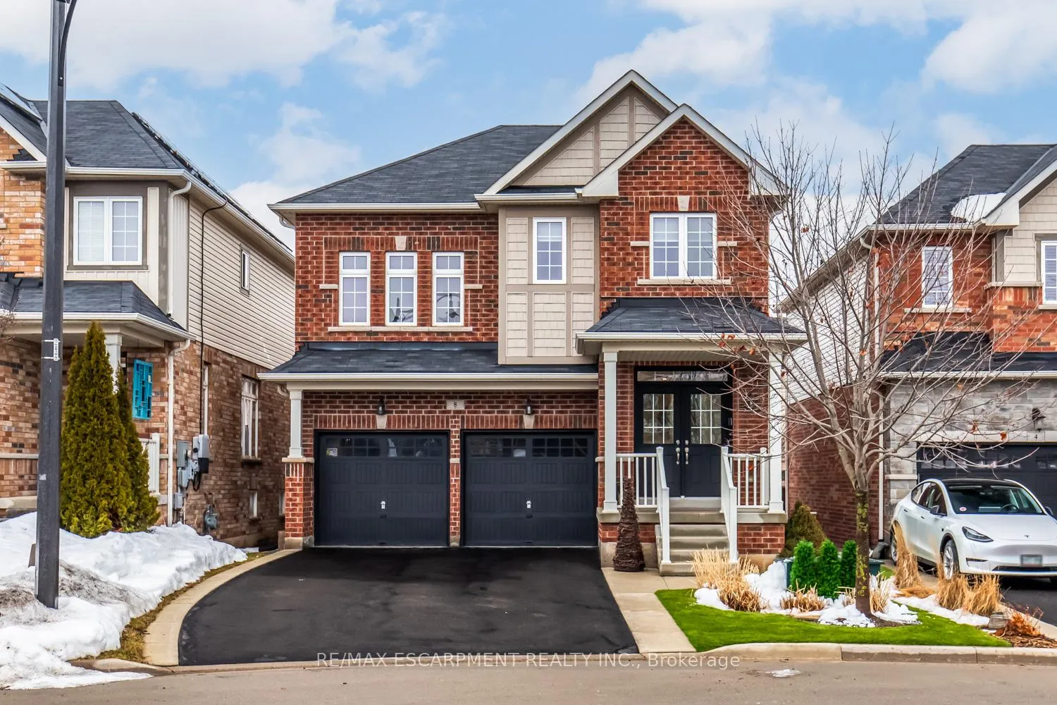 Photo 1 of 8 Bousfield Court, Hamilton, Waterdown — HOMEH