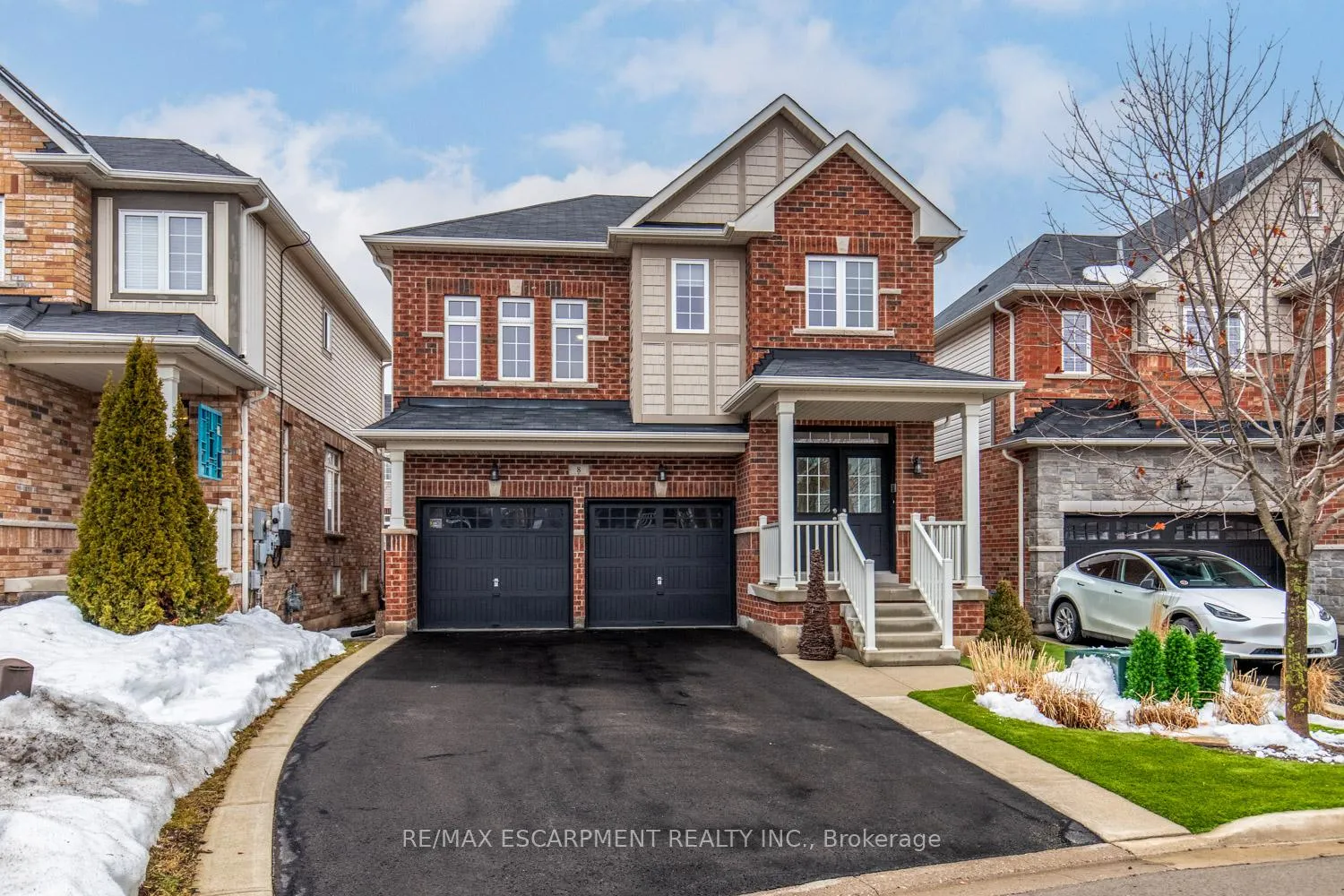 Photo 2 of 8 Bousfield Court, Hamilton, Waterdown — HOMEH