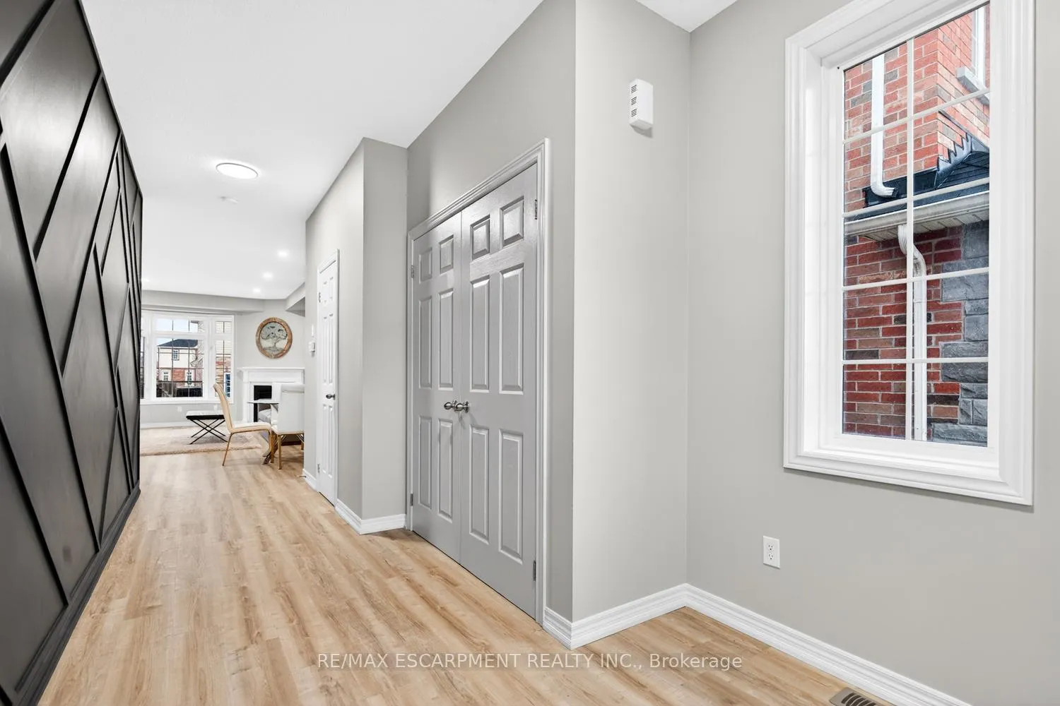 Photo 6 of 8 Bousfield Court, Hamilton, Waterdown — HOMEH