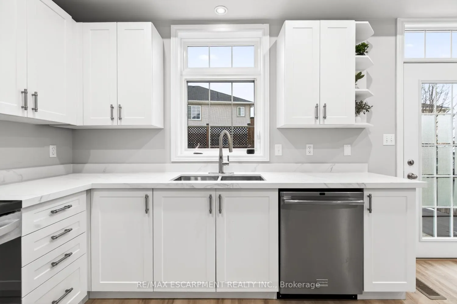 Photo 14 of 8 Bousfield Court, Hamilton, Waterdown — HOMEH