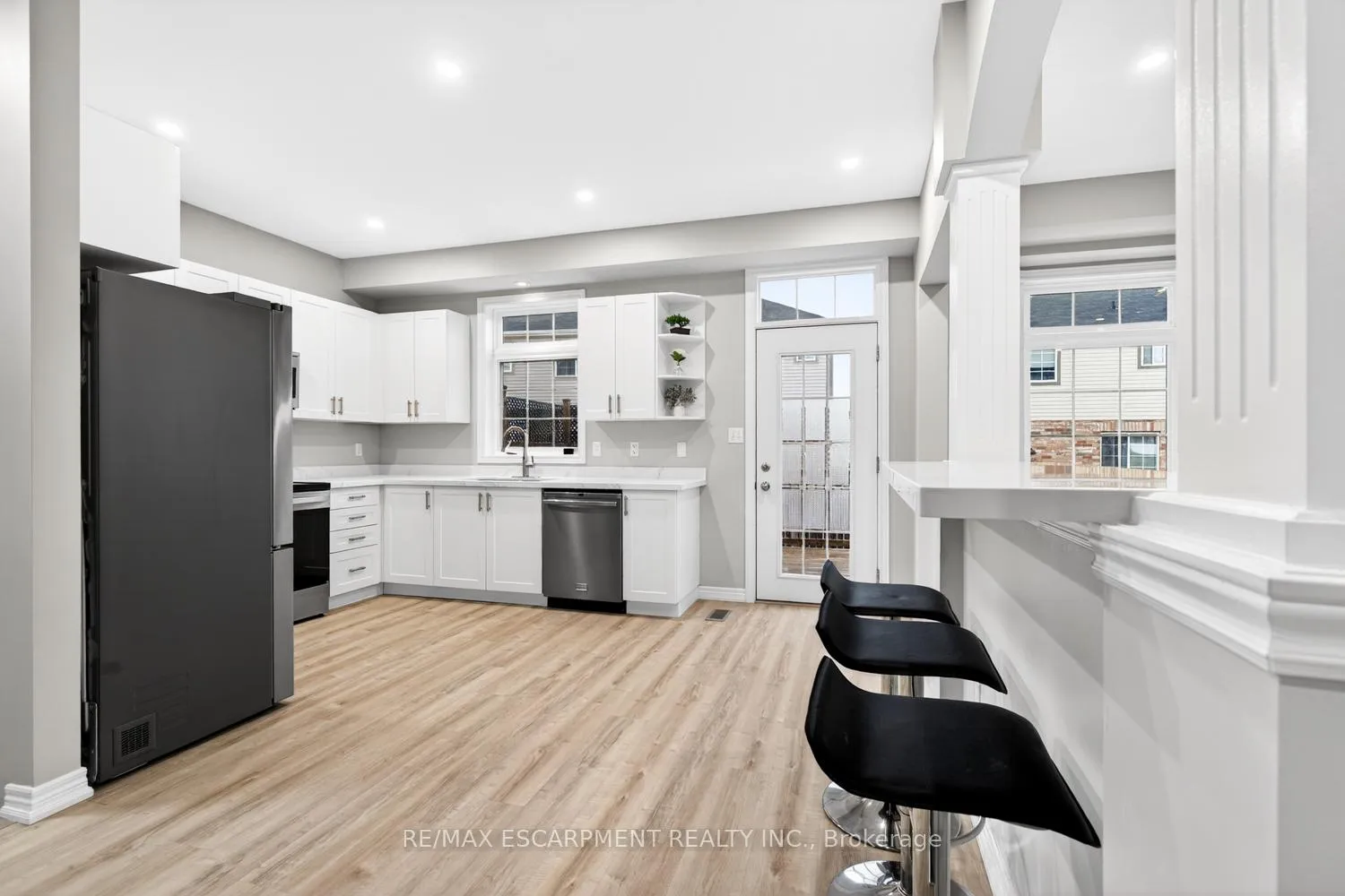 Photo 15 of 8 Bousfield Court, Hamilton, Waterdown — HOMEH