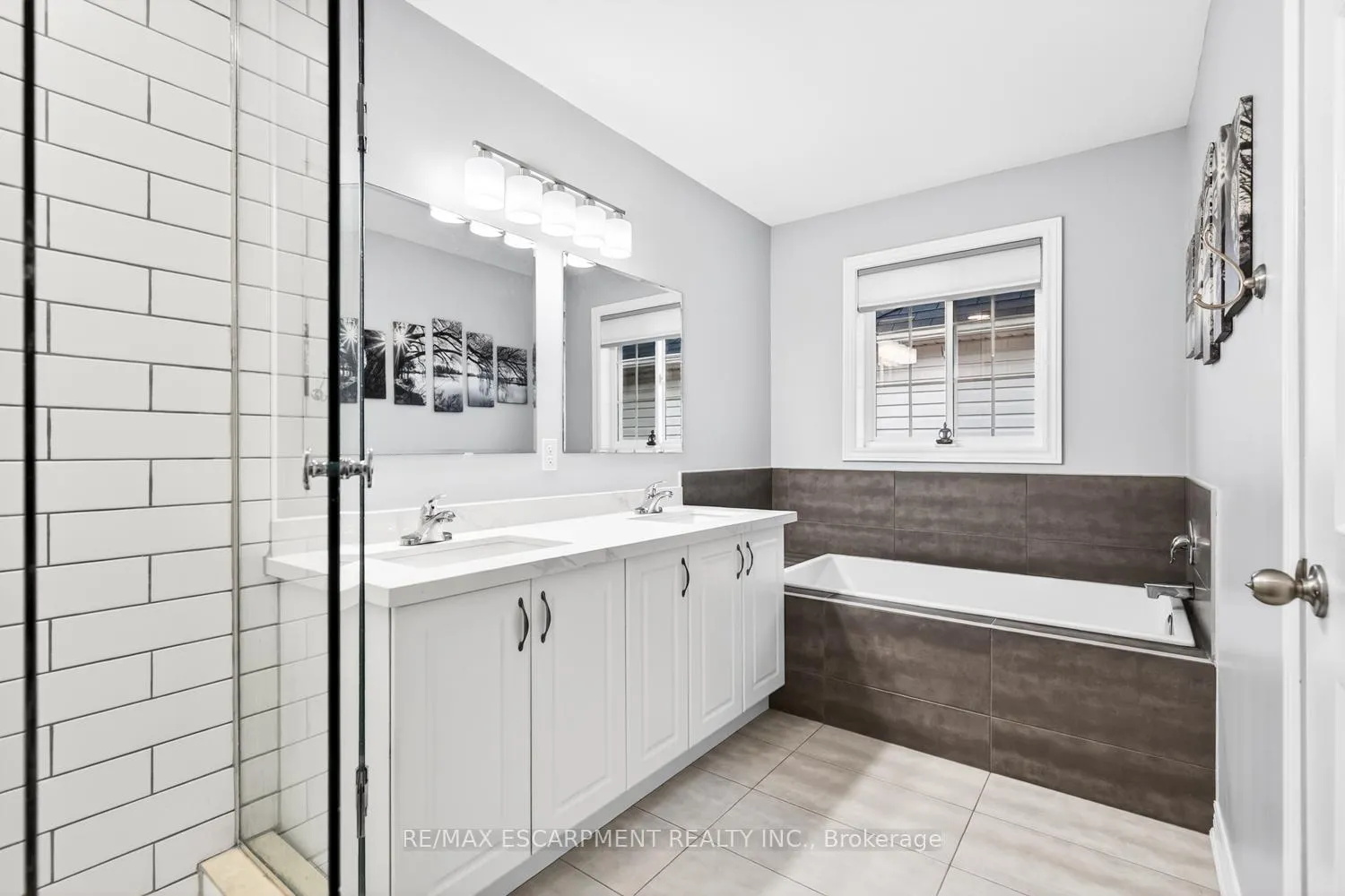Photo 24 of 8 Bousfield Court, Hamilton, Waterdown — HOMEH