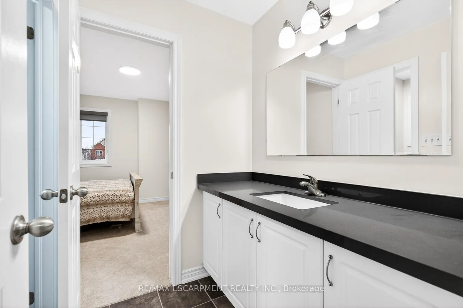 Photo 28 of 8 Bousfield Court, Hamilton, Waterdown — HOMEH