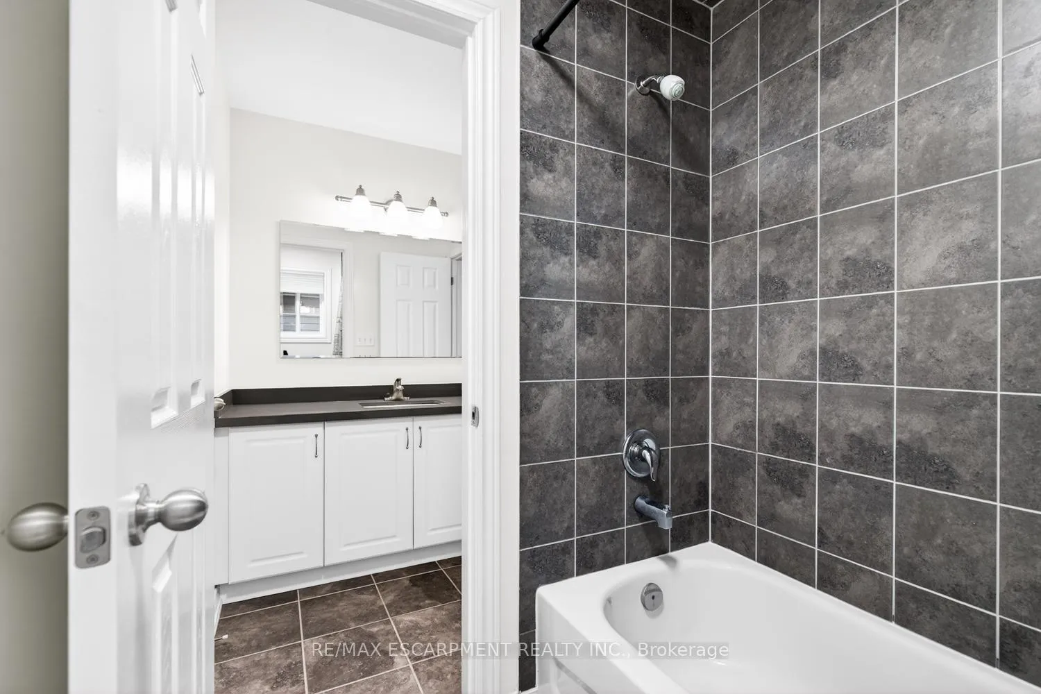 Photo 29 of 8 Bousfield Court, Hamilton, Waterdown — HOMEH