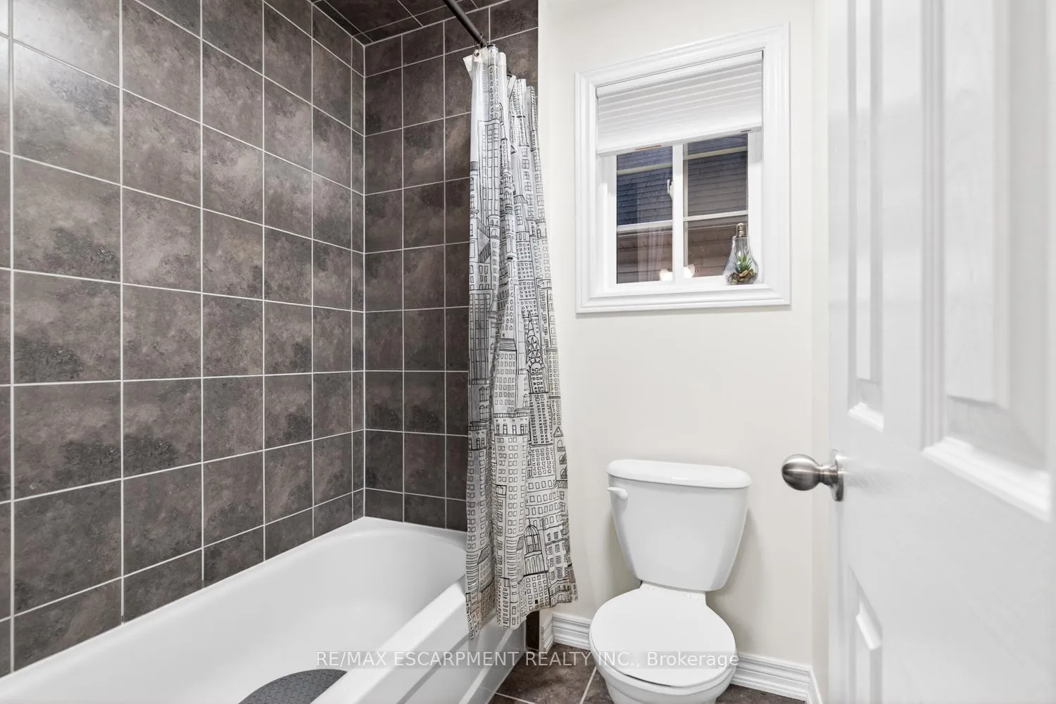 Photo 30 of 8 Bousfield Court, Hamilton, Waterdown — HOMEH