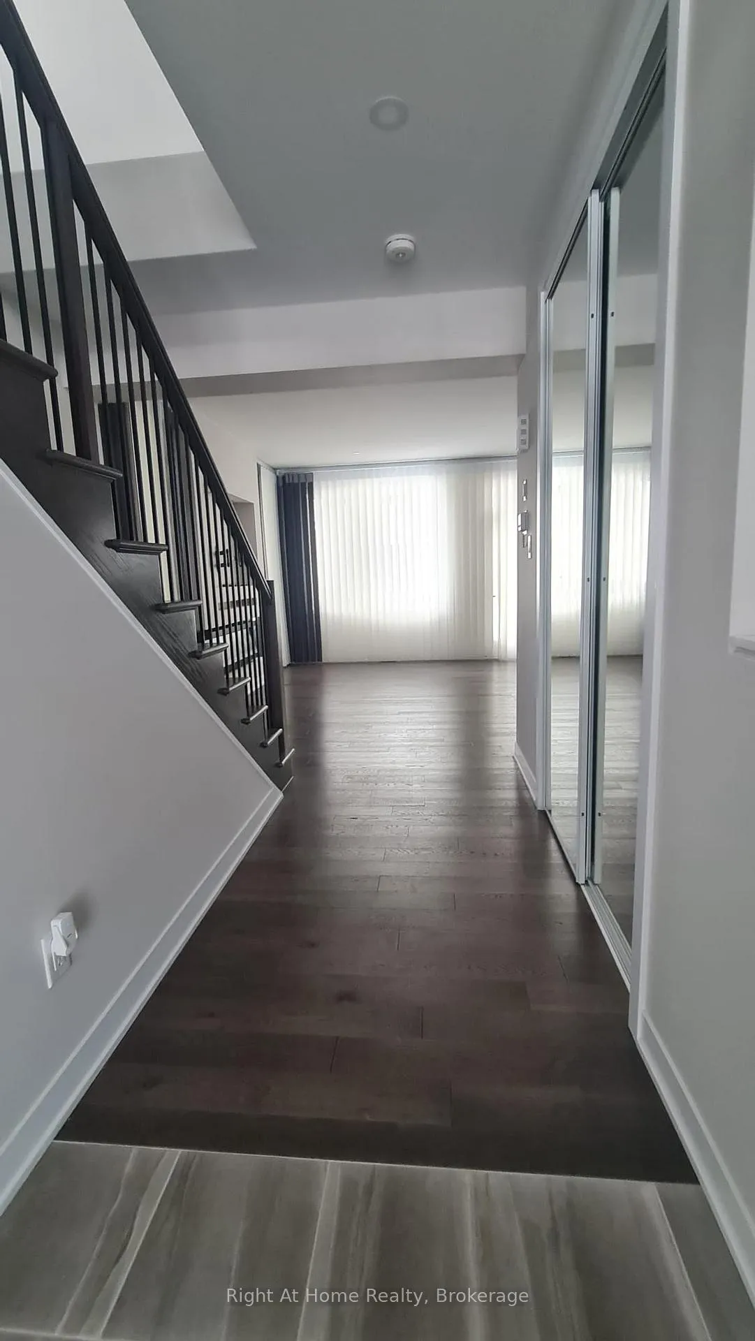 Photo 4 of 266 Sapling Grove Street, Ottawa, Barrhaven - Heritage Park — HOMEH