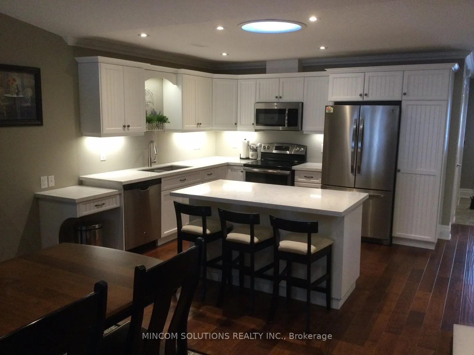 Photo 5 of 92 Clover Crescent, Wasaga Beach — HOMEH