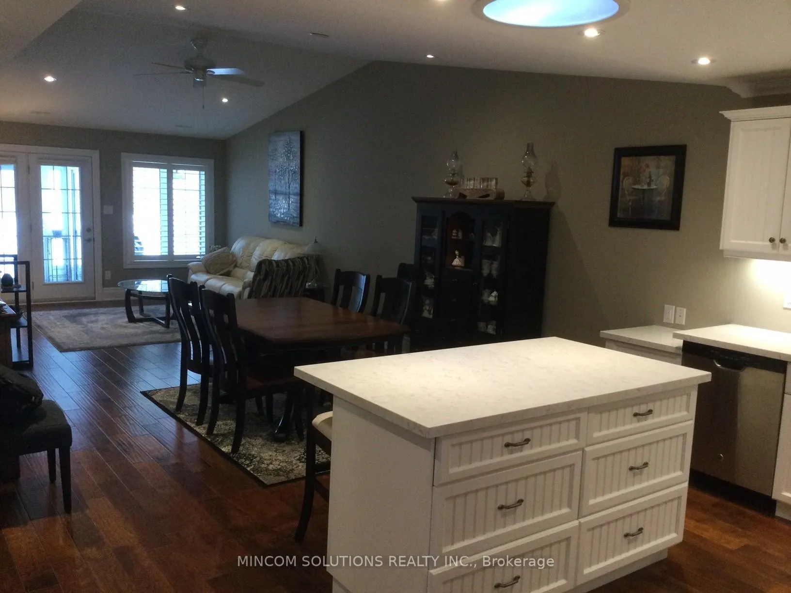 Photo 7 of 92 Clover Crescent, Wasaga Beach — HOMEH