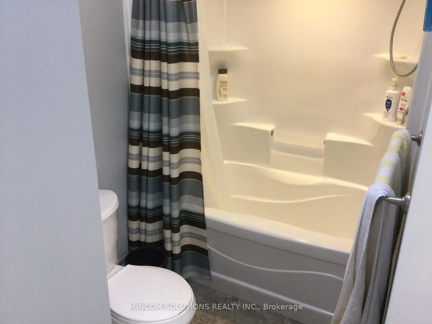 Photo 14 of 92 Clover Crescent, Wasaga Beach — HOMEH