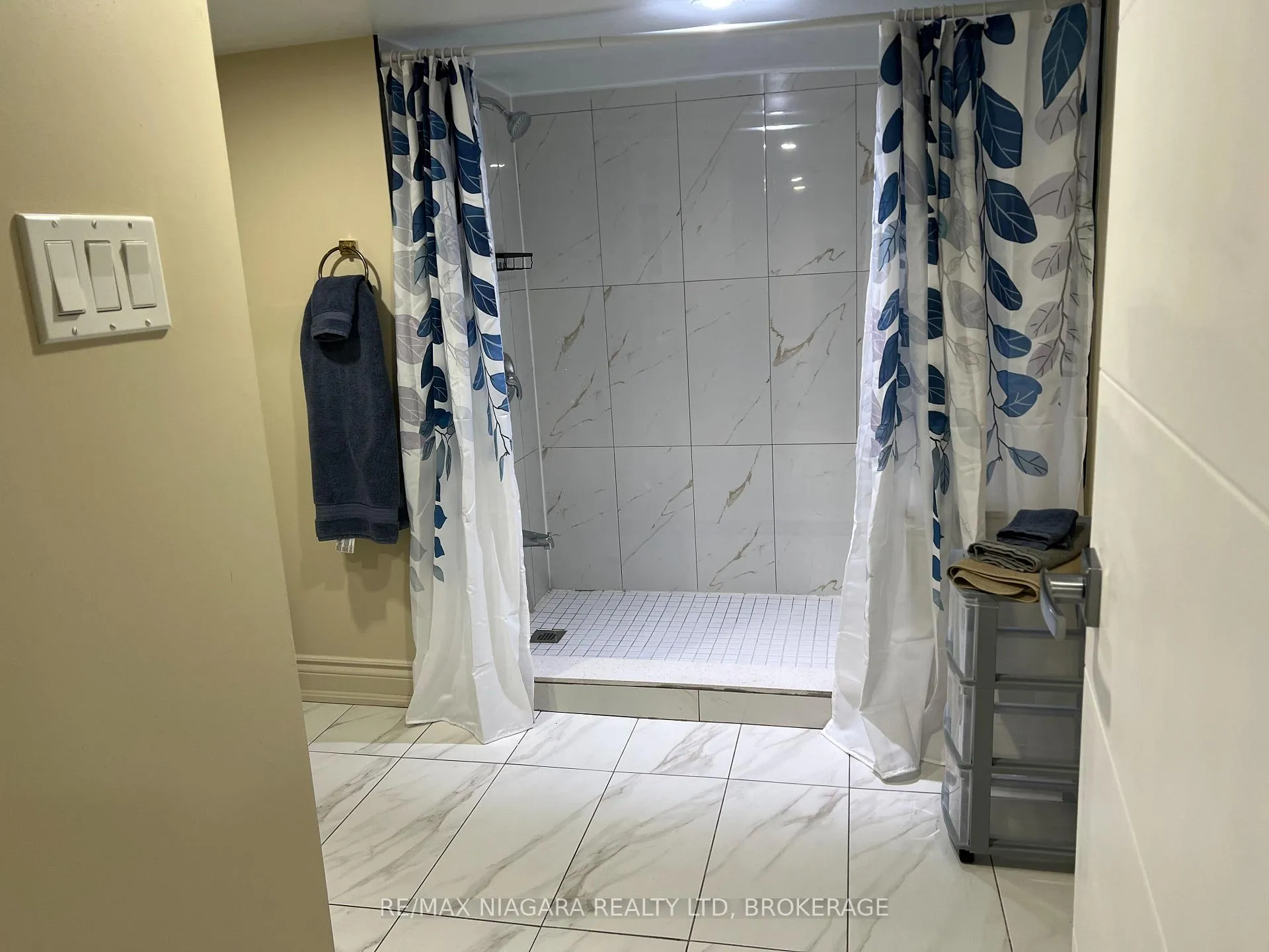 Photo 4 of Unit Lower, 3968 St Peter Street, Niagara Falls, Stamford — HOMEH