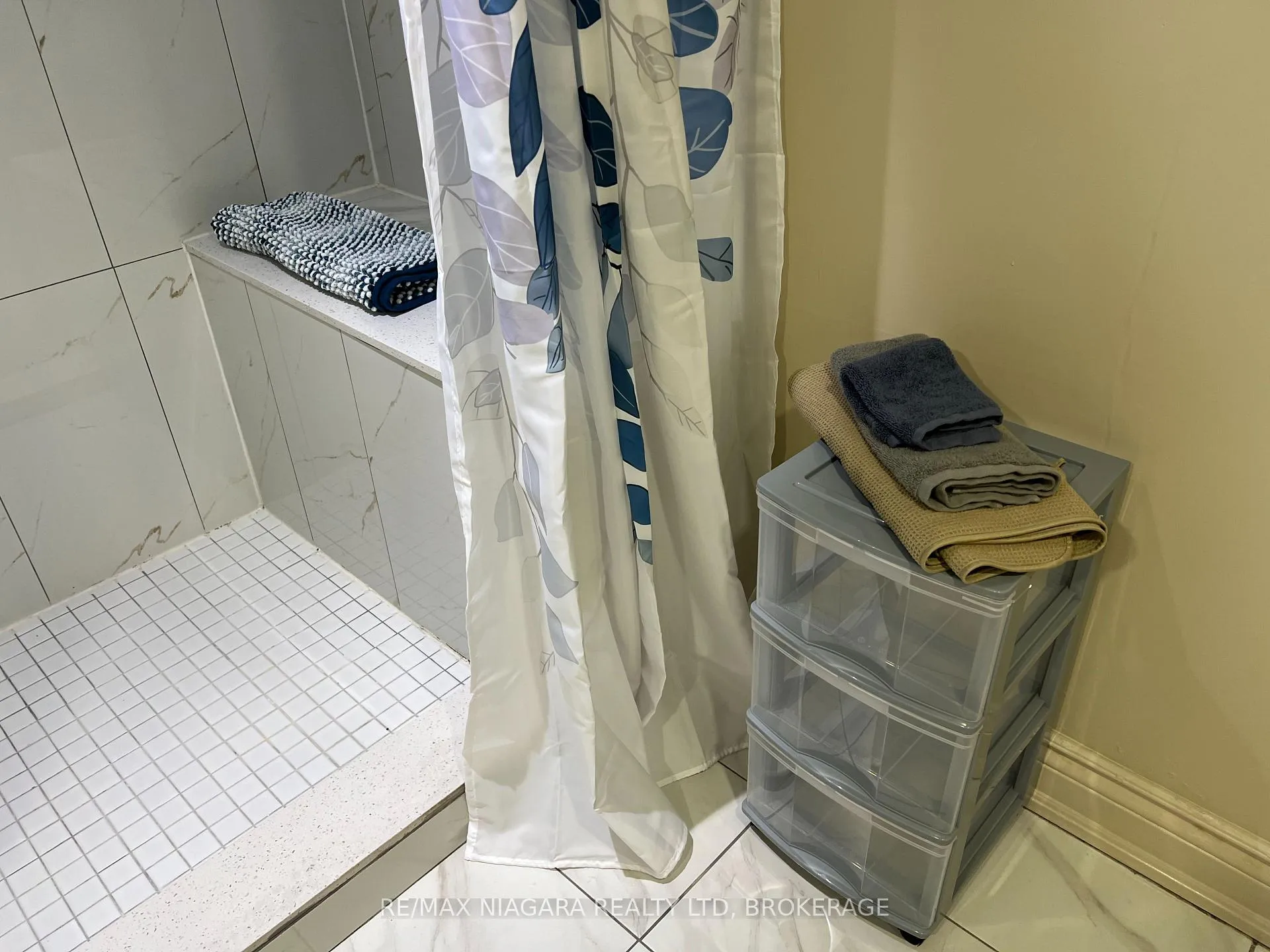 Photo 5 of Unit Lower, 3968 St Peter Street, Niagara Falls, Stamford — HOMEH