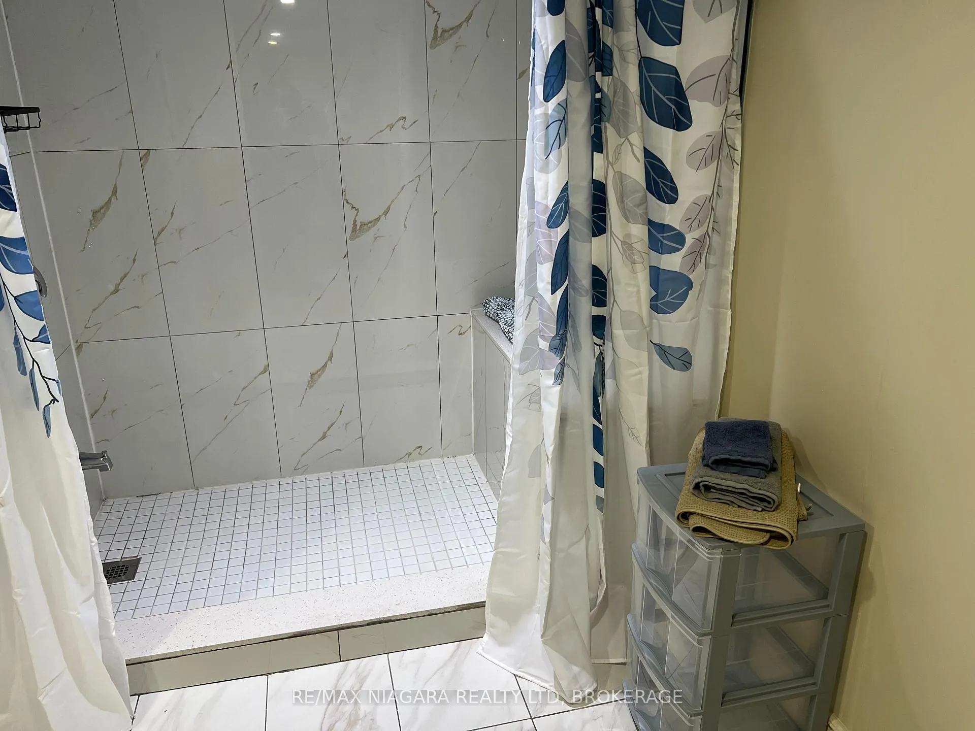Photo 14 of Unit Lower, 3968 St Peter Street, Niagara Falls, Stamford — HOMEH