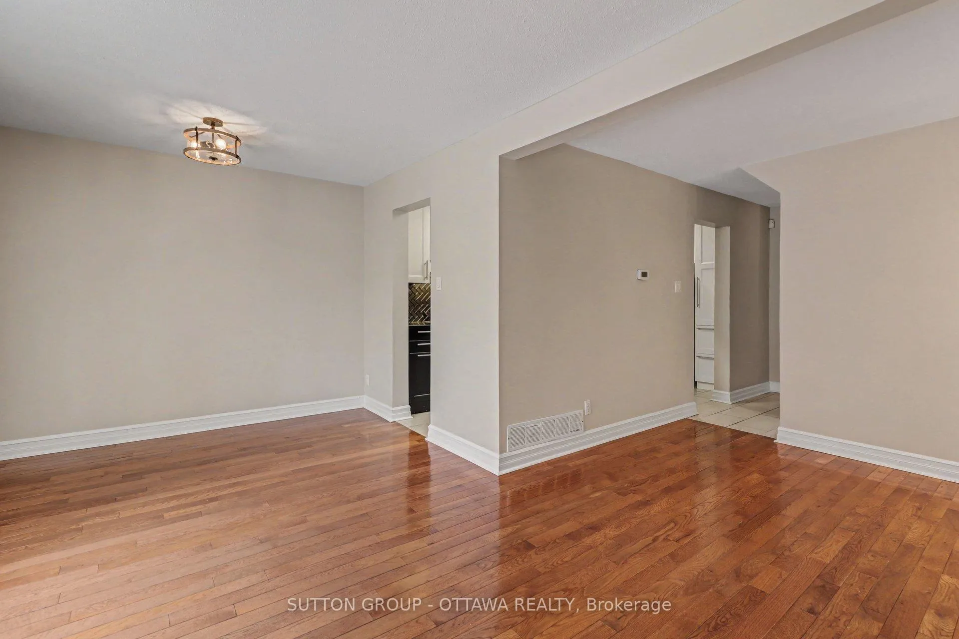 Photo 7 of 1634 Cheevers Crescent, Ottawa, Fallingbrook/Pineridge — HOMEH