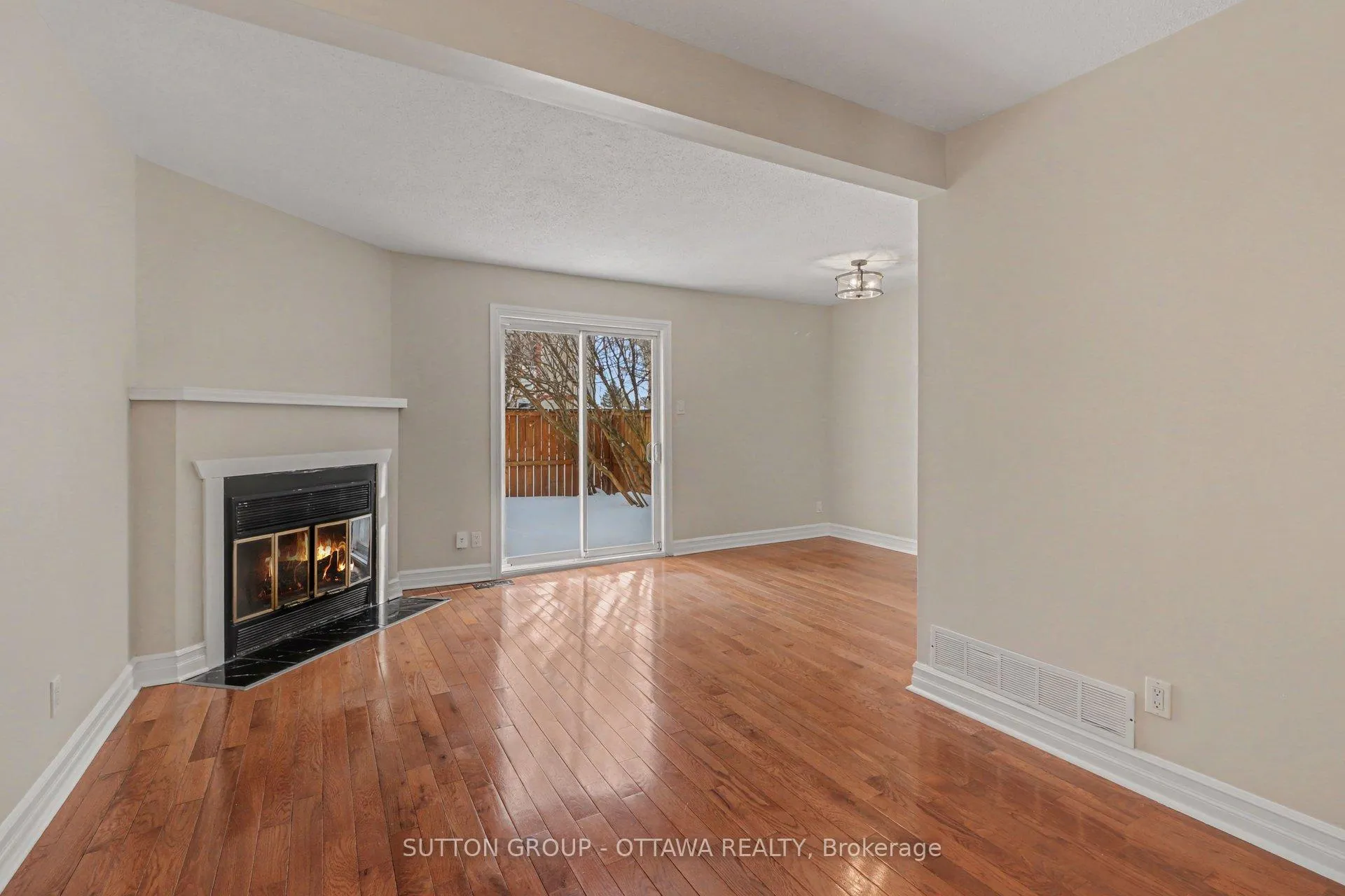 Photo 8 of 1634 Cheevers Crescent, Ottawa, Fallingbrook/Pineridge — HOMEH
