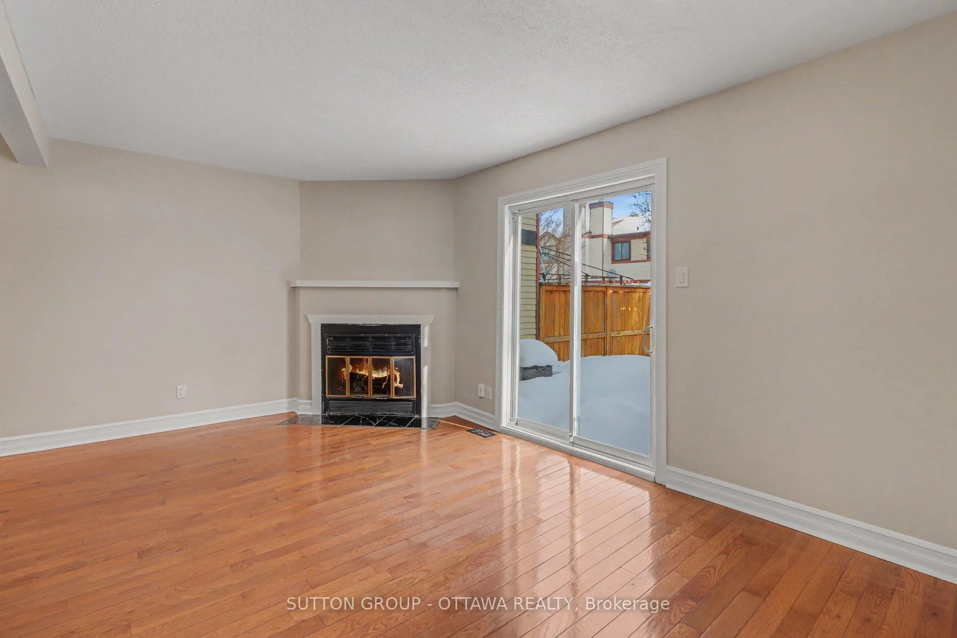 Photo 9 of 1634 Cheevers Crescent, Ottawa, Fallingbrook/Pineridge — HOMEH