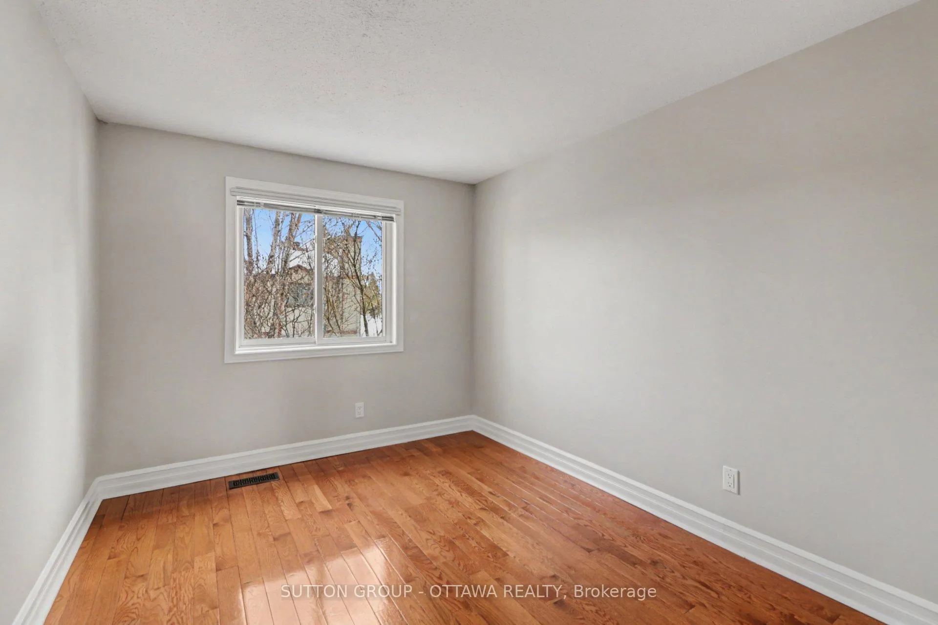 Photo 15 of 1634 Cheevers Crescent, Ottawa, Fallingbrook/Pineridge — HOMEH