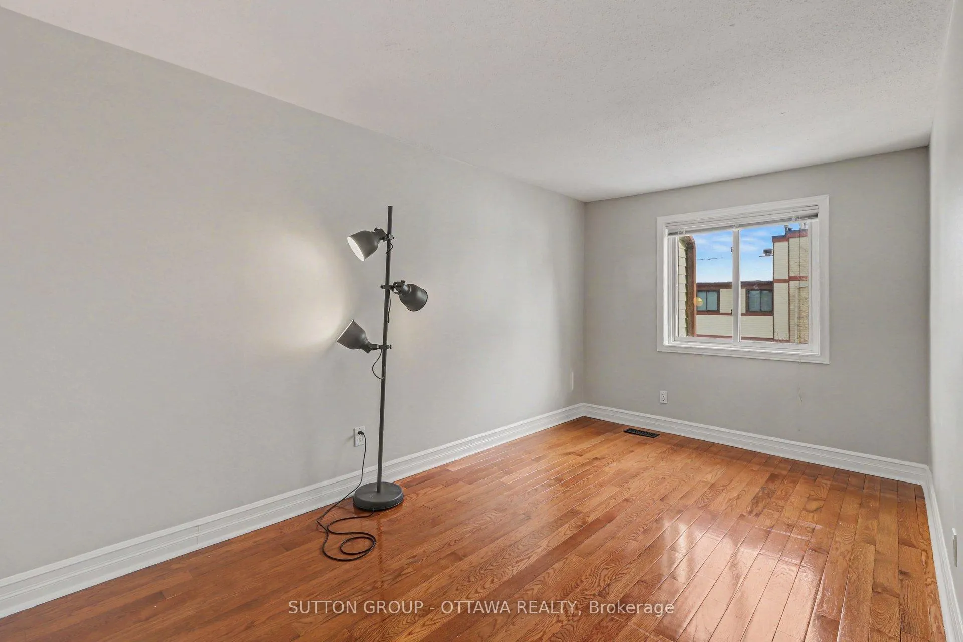 Photo 18 of 1634 Cheevers Crescent, Ottawa, Fallingbrook/Pineridge — HOMEH