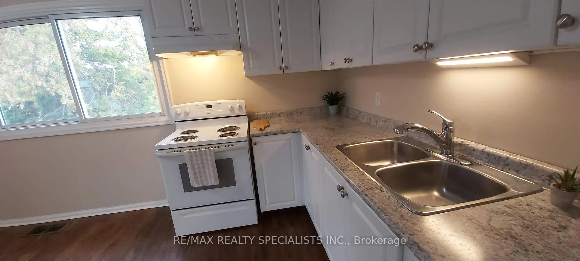 Photo 8 of 25B Cundles Road E, Barrie, Cundles East — HOMEH