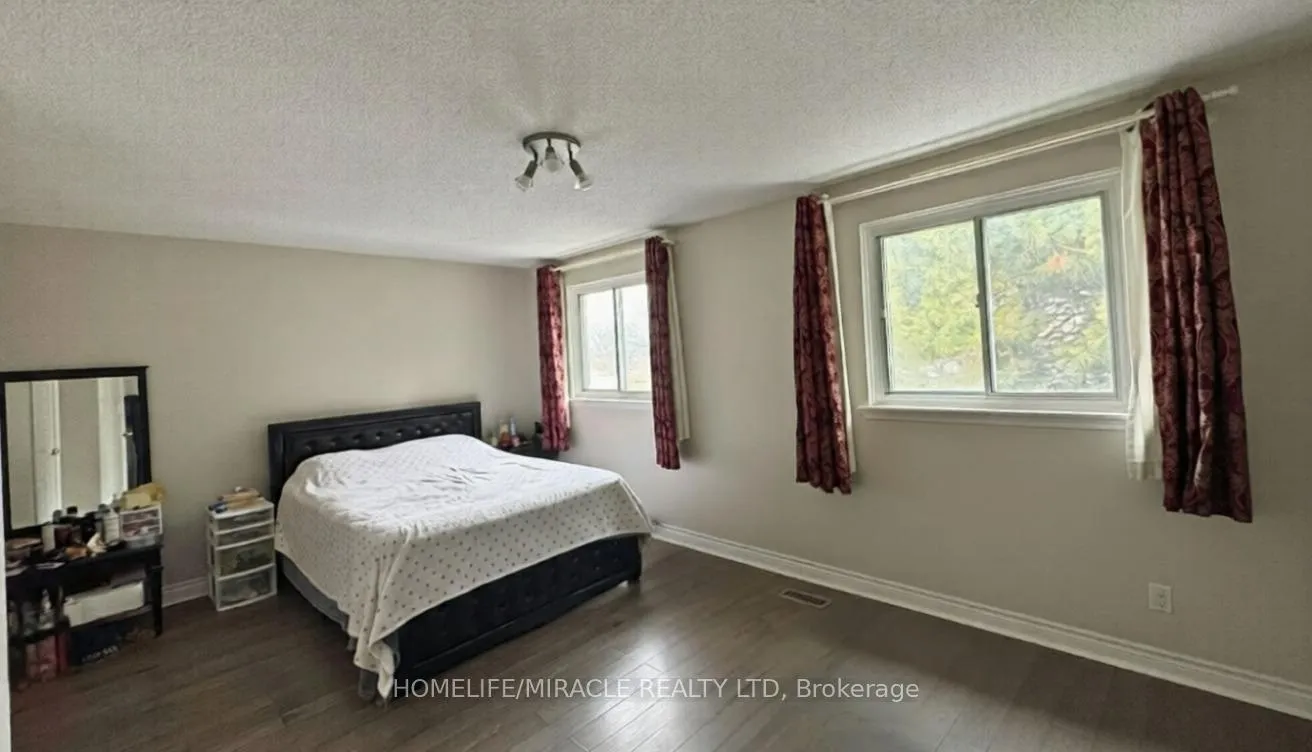Photo 12 of 61 Moregate Crescent, Brampton, Central Park — HOMEH