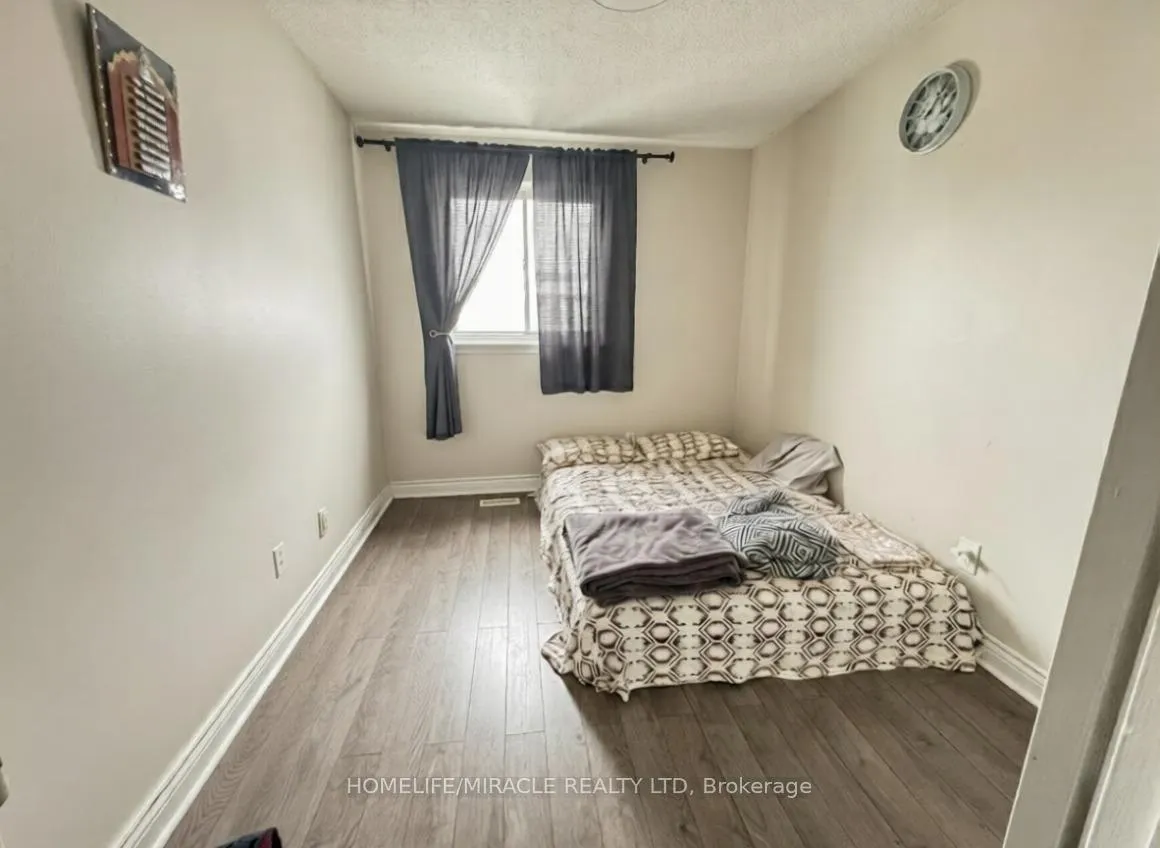 Photo 13 of 61 Moregate Crescent, Brampton, Central Park — HOMEH
