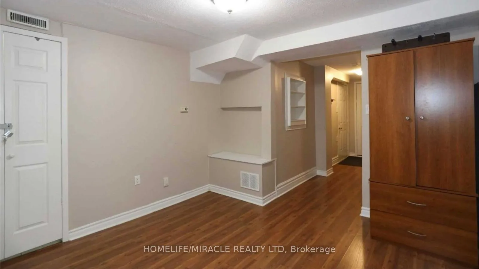 Photo 17 of 61 Moregate Crescent, Brampton, Central Park — HOMEH