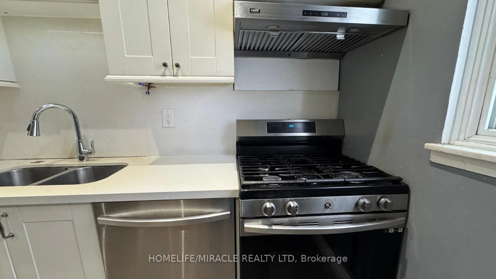 Photo 20 of 61 Moregate Crescent, Brampton, Central Park — HOMEH