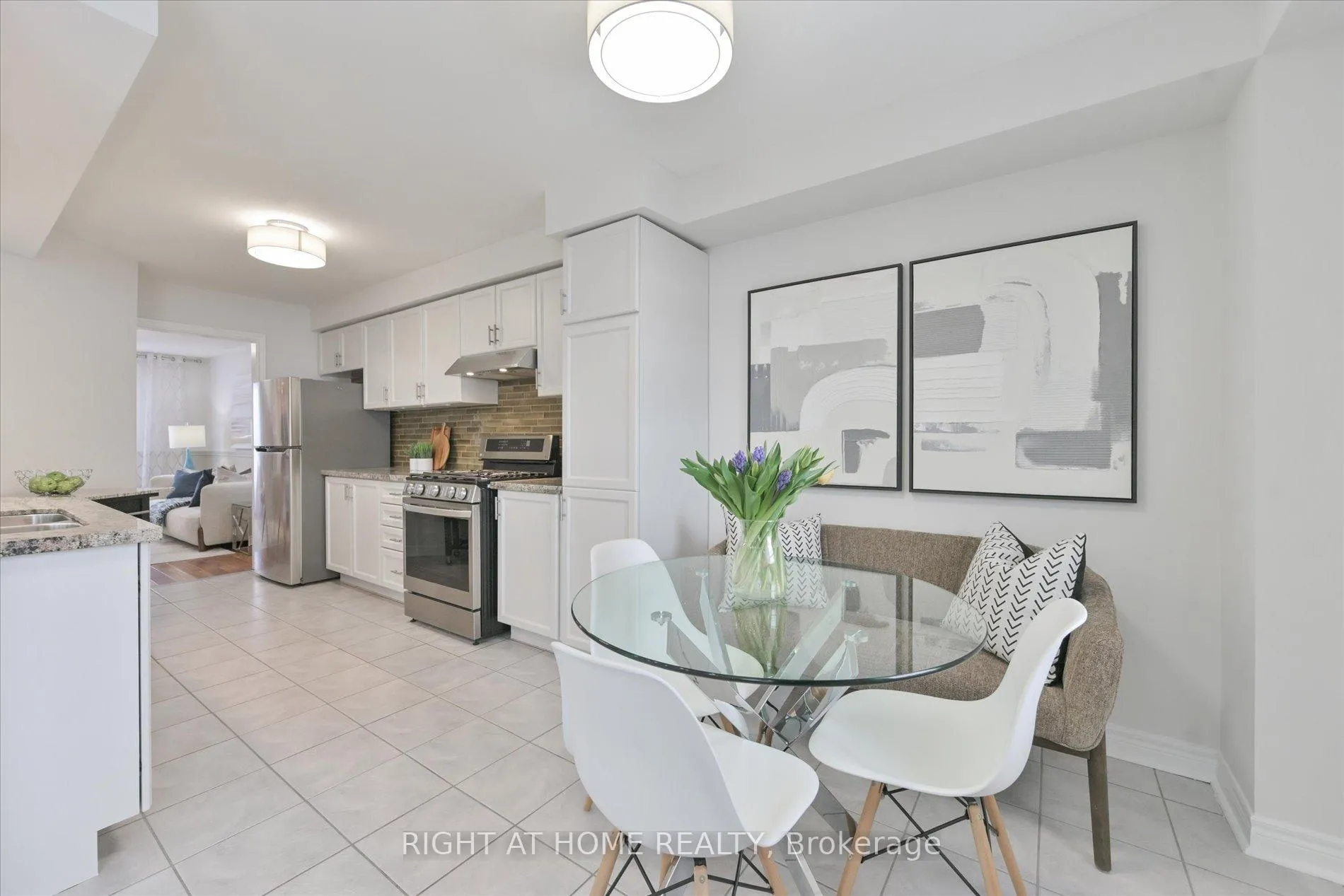 Photo 5 of 61 Milloy Place, Aurora, Aurora Grove — HOMEH