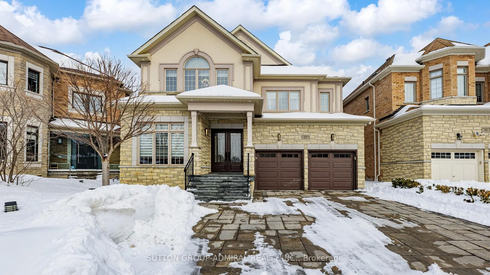 Front of 37 Cedarpoint Court