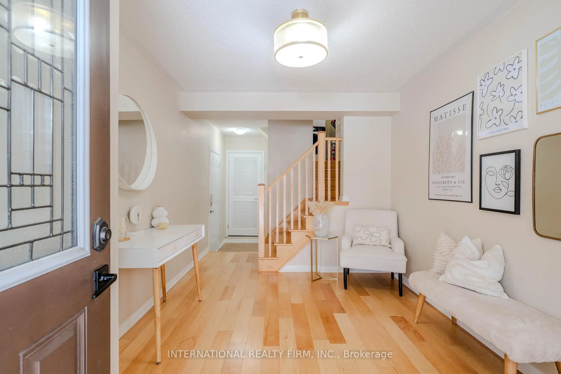 Photo 3 of 947 Deverell Place, Milton, Coates — HOMEH