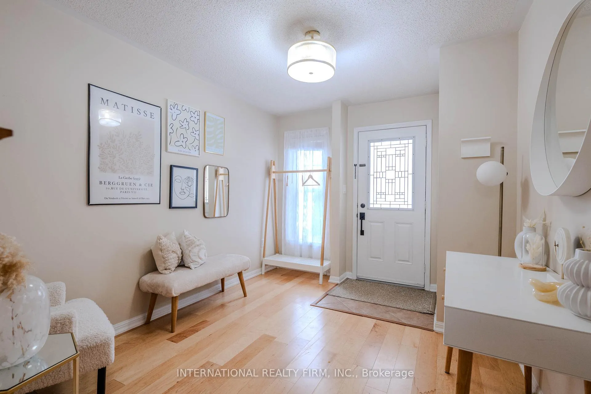 Photo 4 of 947 Deverell Place, Milton, Coates — HOMEH
