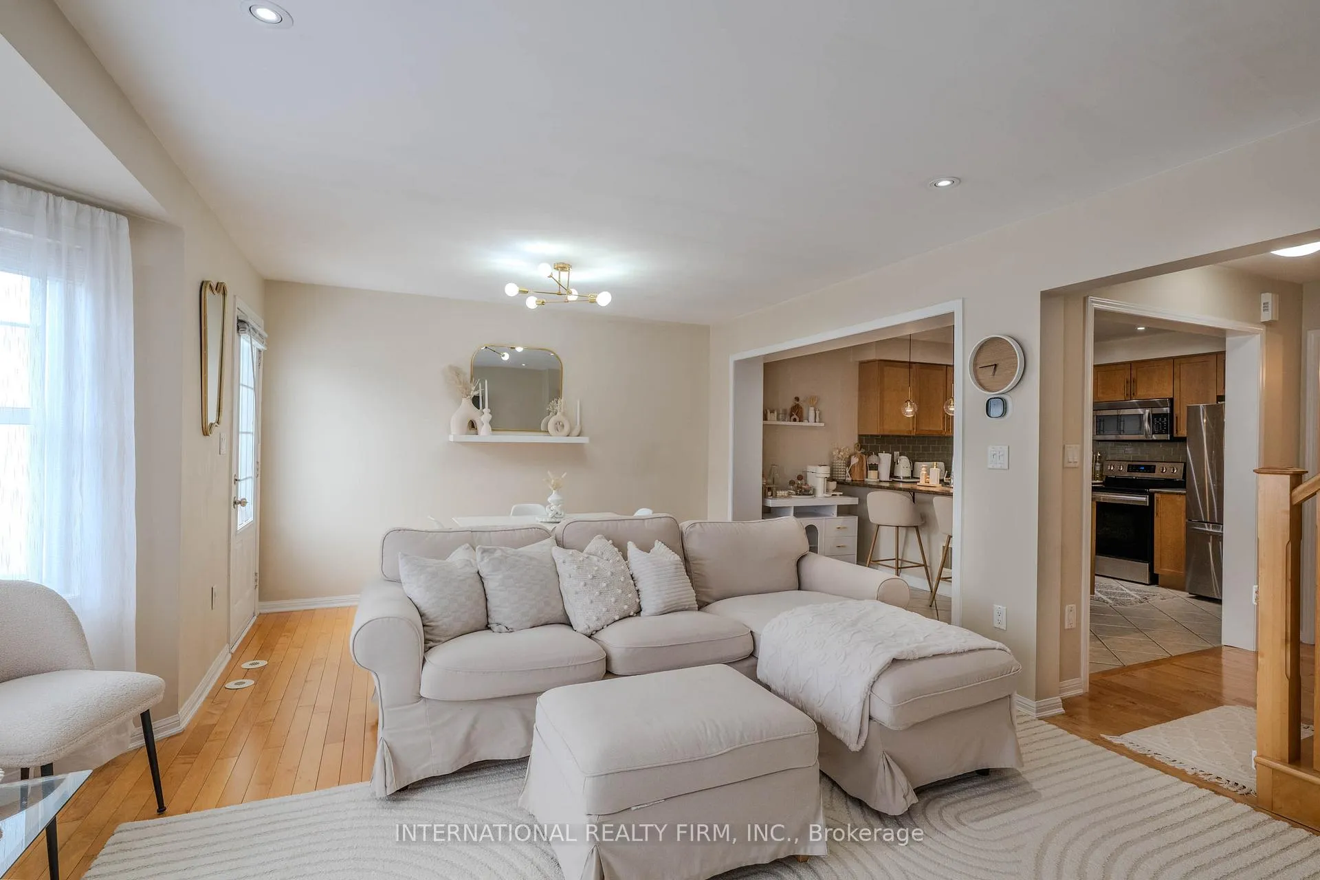 Photo 5 of 947 Deverell Place, Milton, Coates — HOMEH
