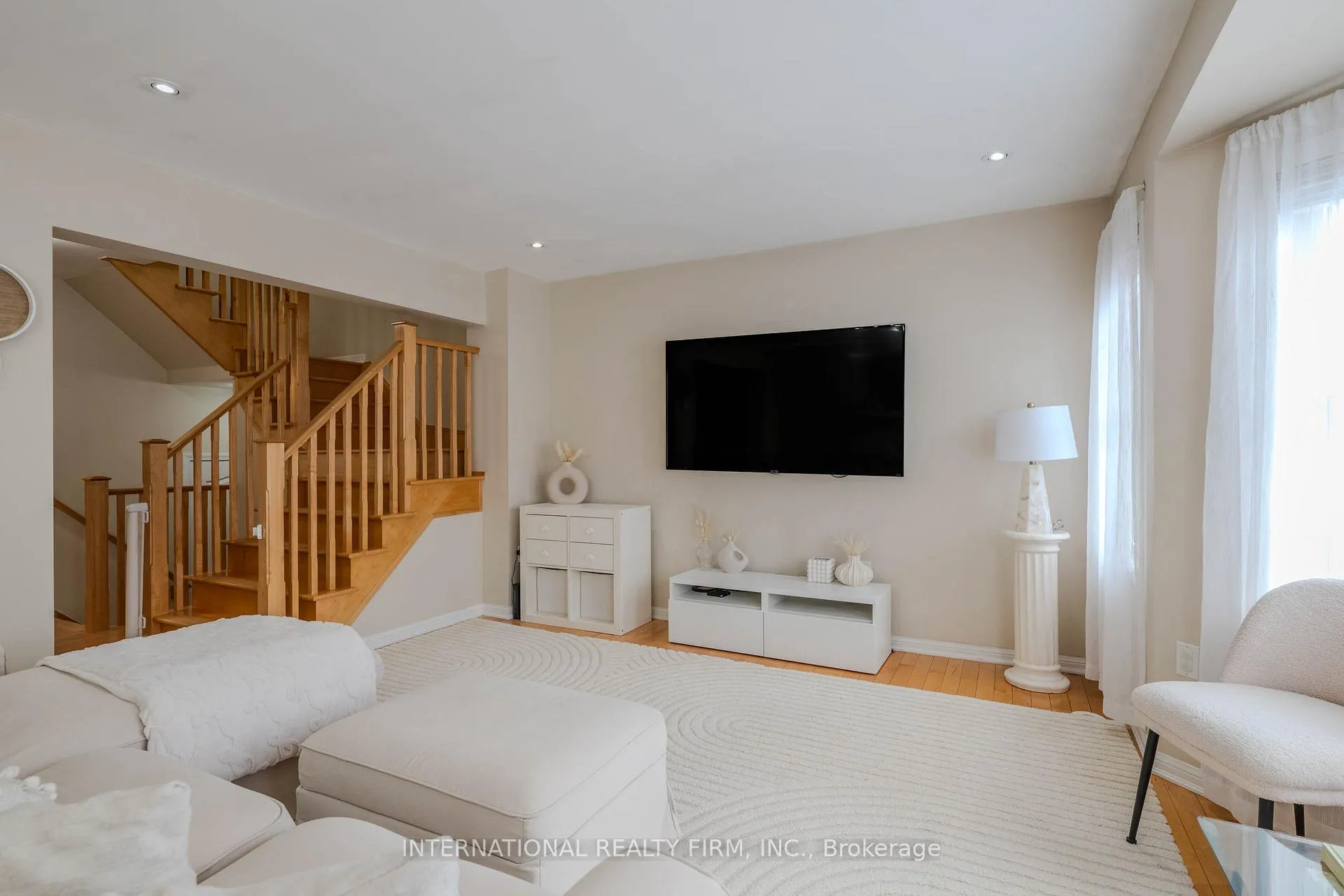 Photo 6 of 947 Deverell Place, Milton, Coates — HOMEH