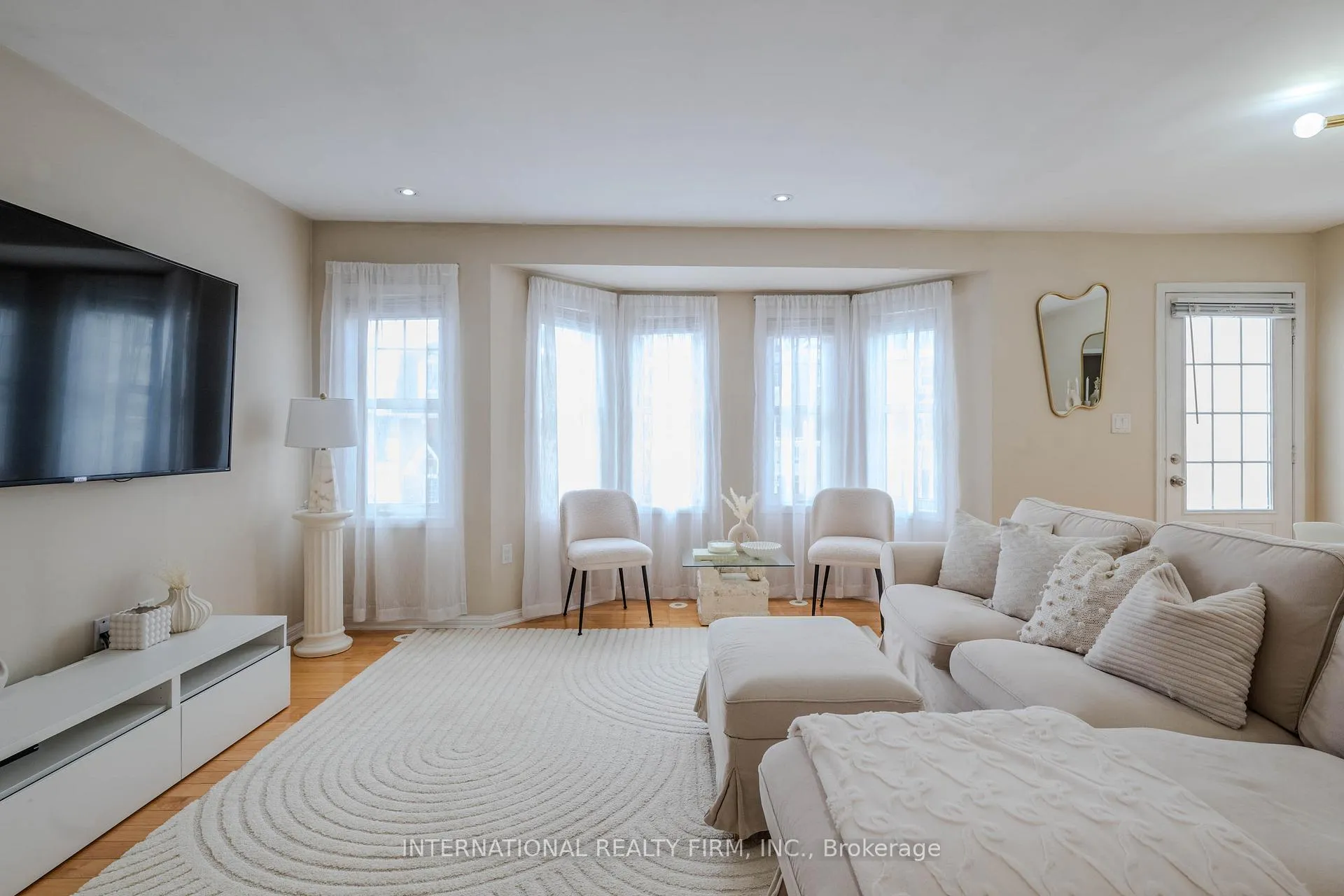 Photo 9 of 947 Deverell Place, Milton, Coates — HOMEH