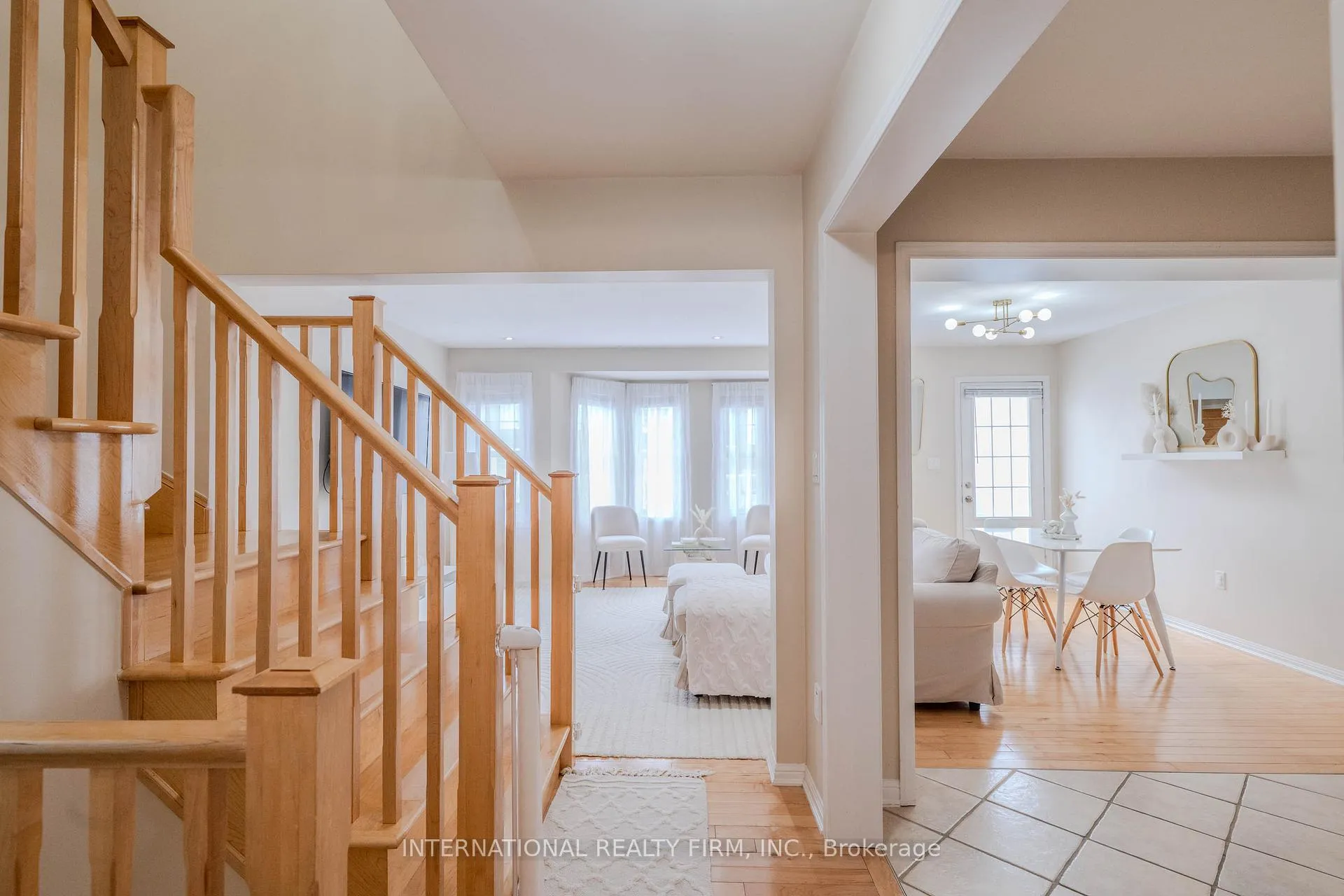 Photo 10 of 947 Deverell Place, Milton, Coates — HOMEH