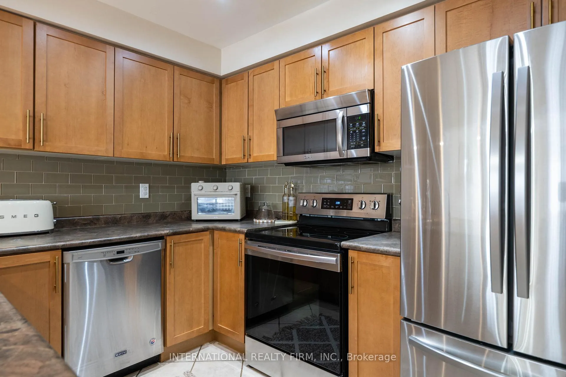 Photo 11 of 947 Deverell Place, Milton, Coates — HOMEH