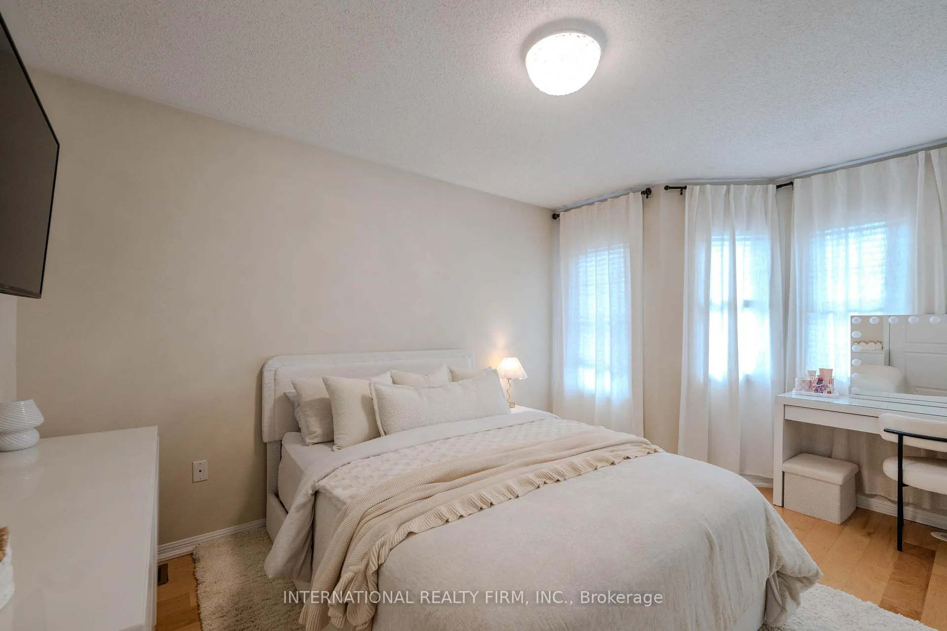 Photo 13 of 947 Deverell Place, Milton, Coates — HOMEH