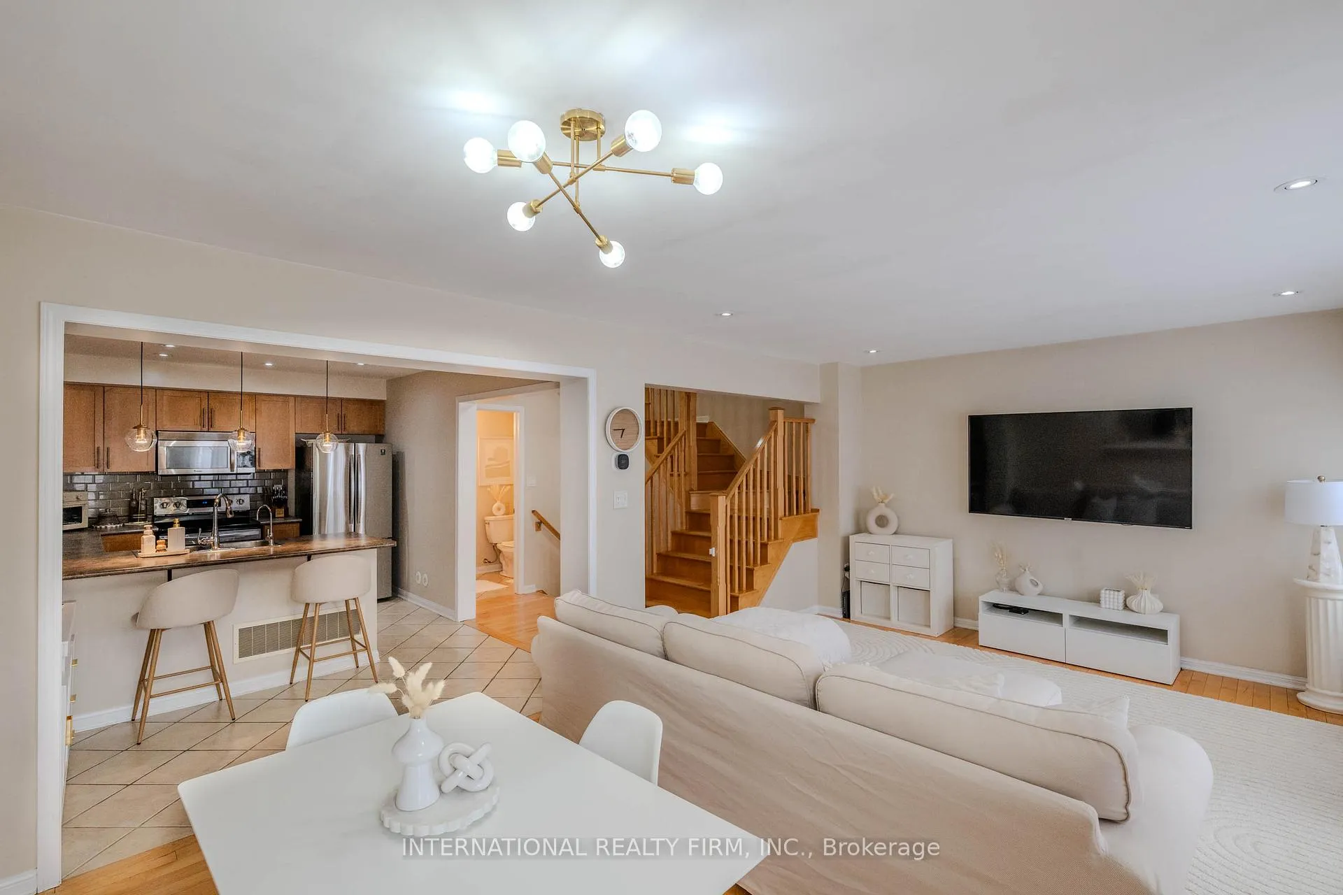 Photo 14 of 947 Deverell Place, Milton, Coates — HOMEH